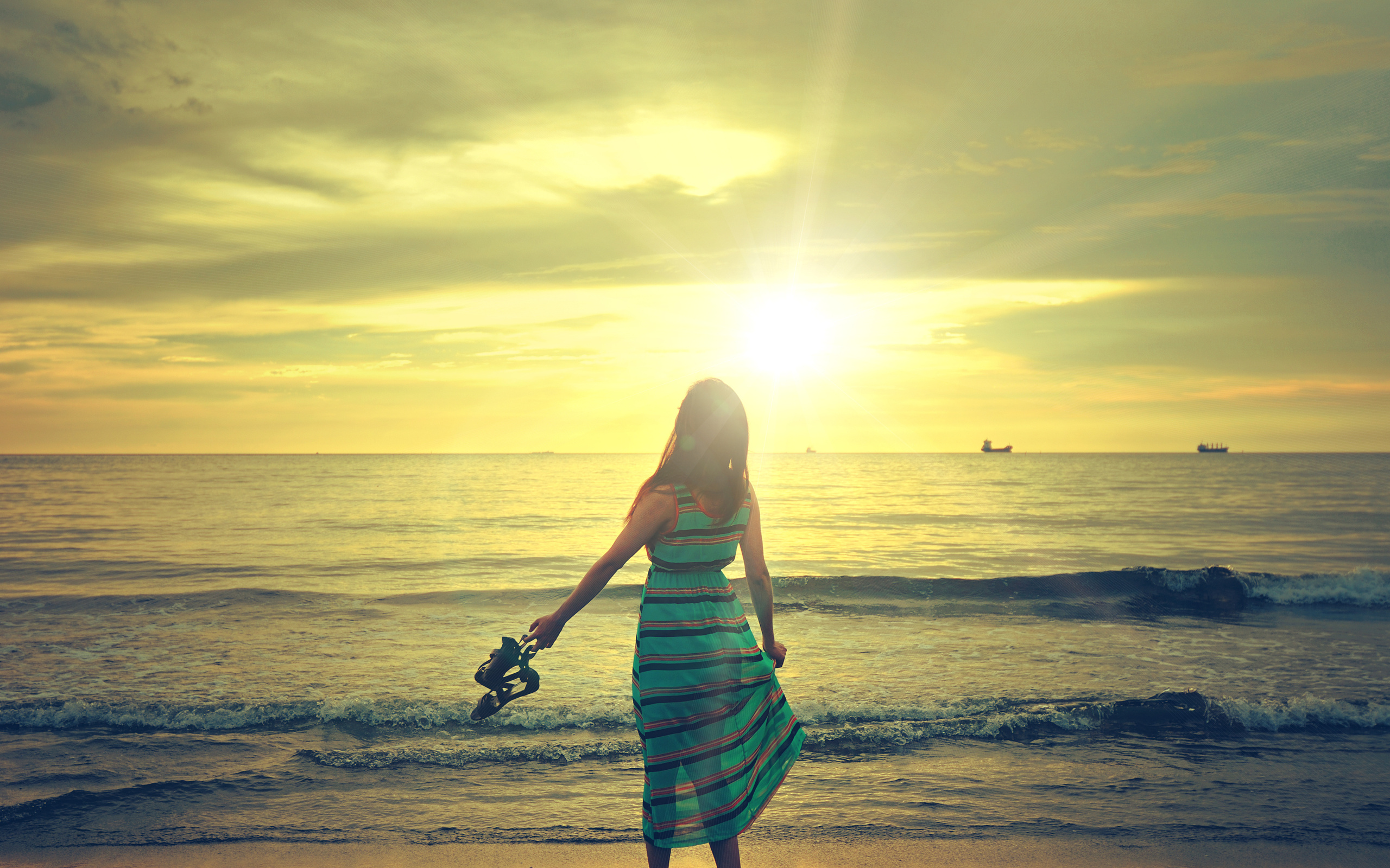 Free download wallpaper Sunset, Beach, Ocean, Wave, Photography, Women on your PC desktop