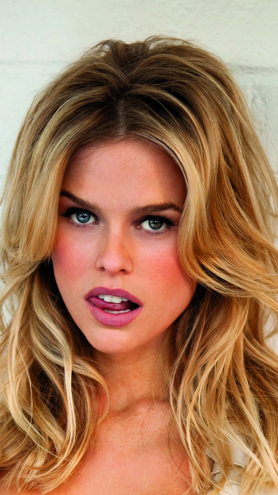 Download mobile wallpaper Blonde, Celebrity, Actress, Alice Eve for free.