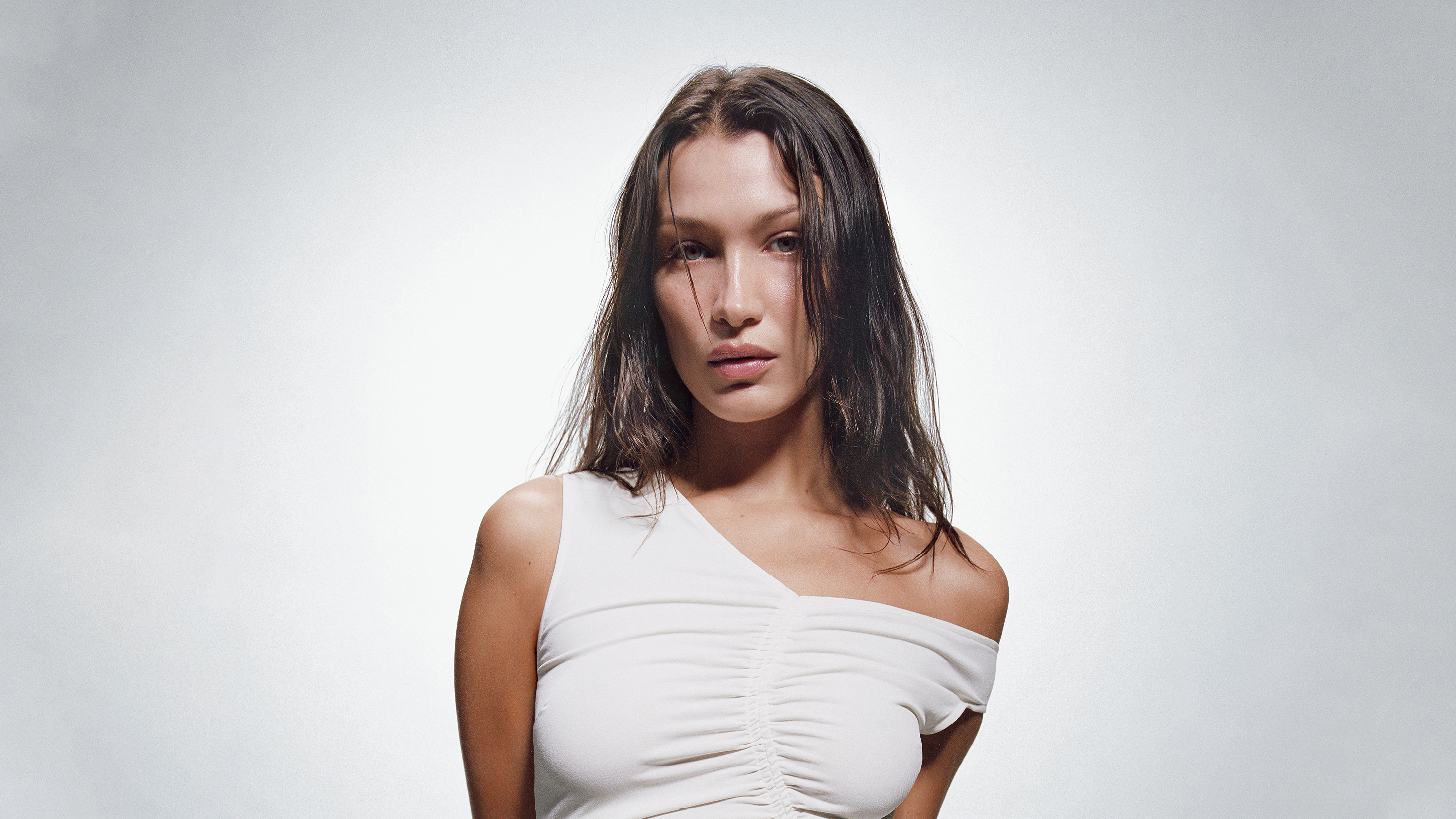 Download mobile wallpaper Celebrity, Bella Hadid for free.