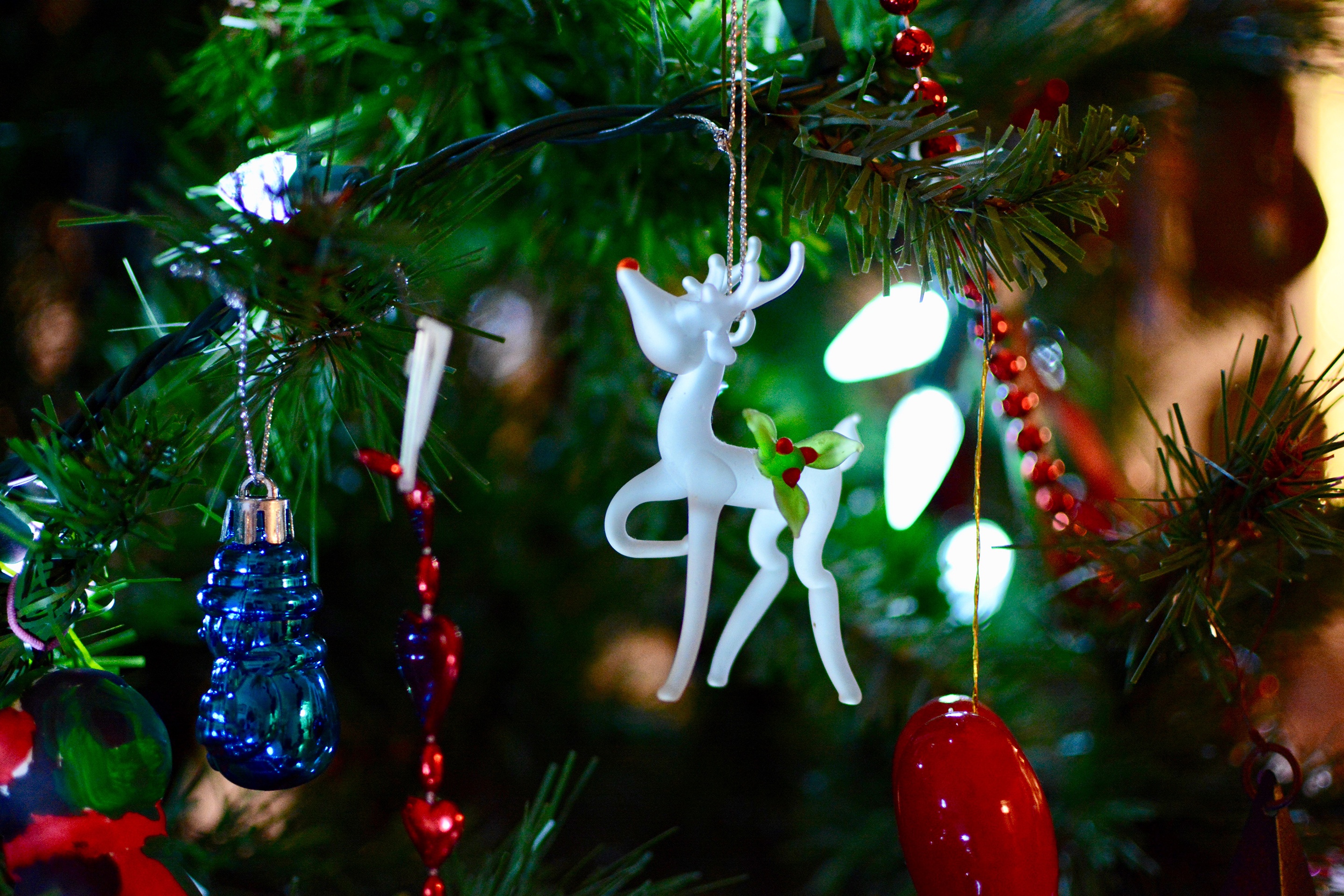 Free download wallpaper Christmas, Holiday, Deer, Christmas Ornaments on your PC desktop