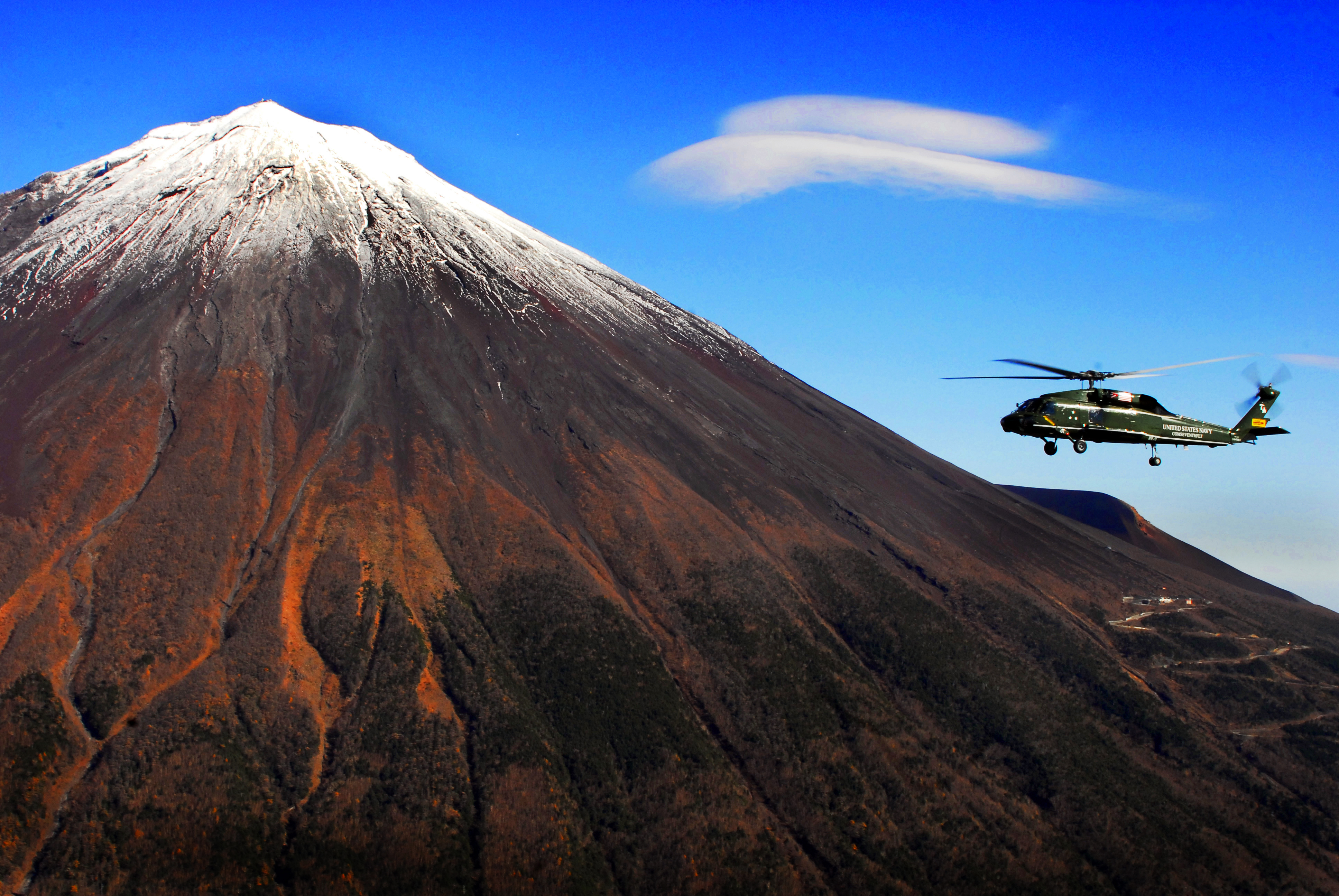 mount fuji, military, sikorsky sh 60 seahawk, japan, military helicopters