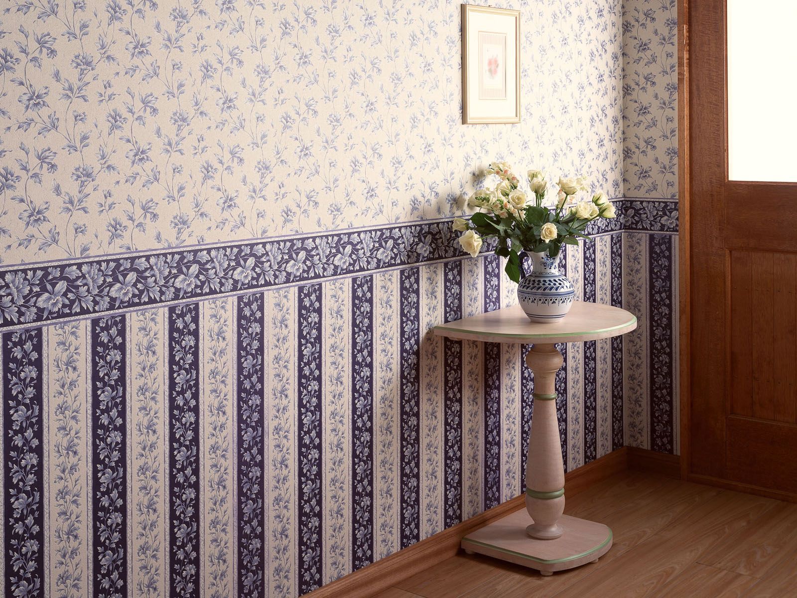 Download mobile wallpaper Flowers, Miscellaneous, Miscellanea, Vase, Door, Room for free.