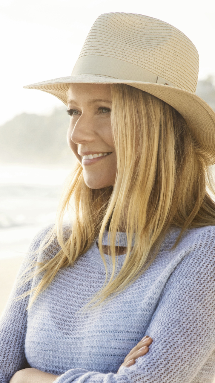 Download mobile wallpaper Smile, Blonde, Hat, American, Celebrity, Actress, Gwyneth Paltrow for free.