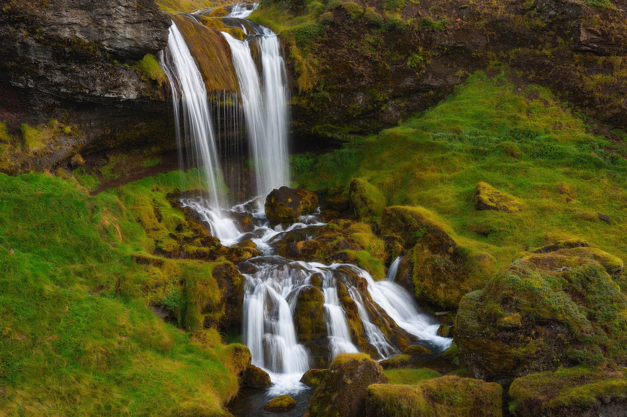 Download mobile wallpaper Nature, Waterfalls, Waterfall, Earth, Moss for free.