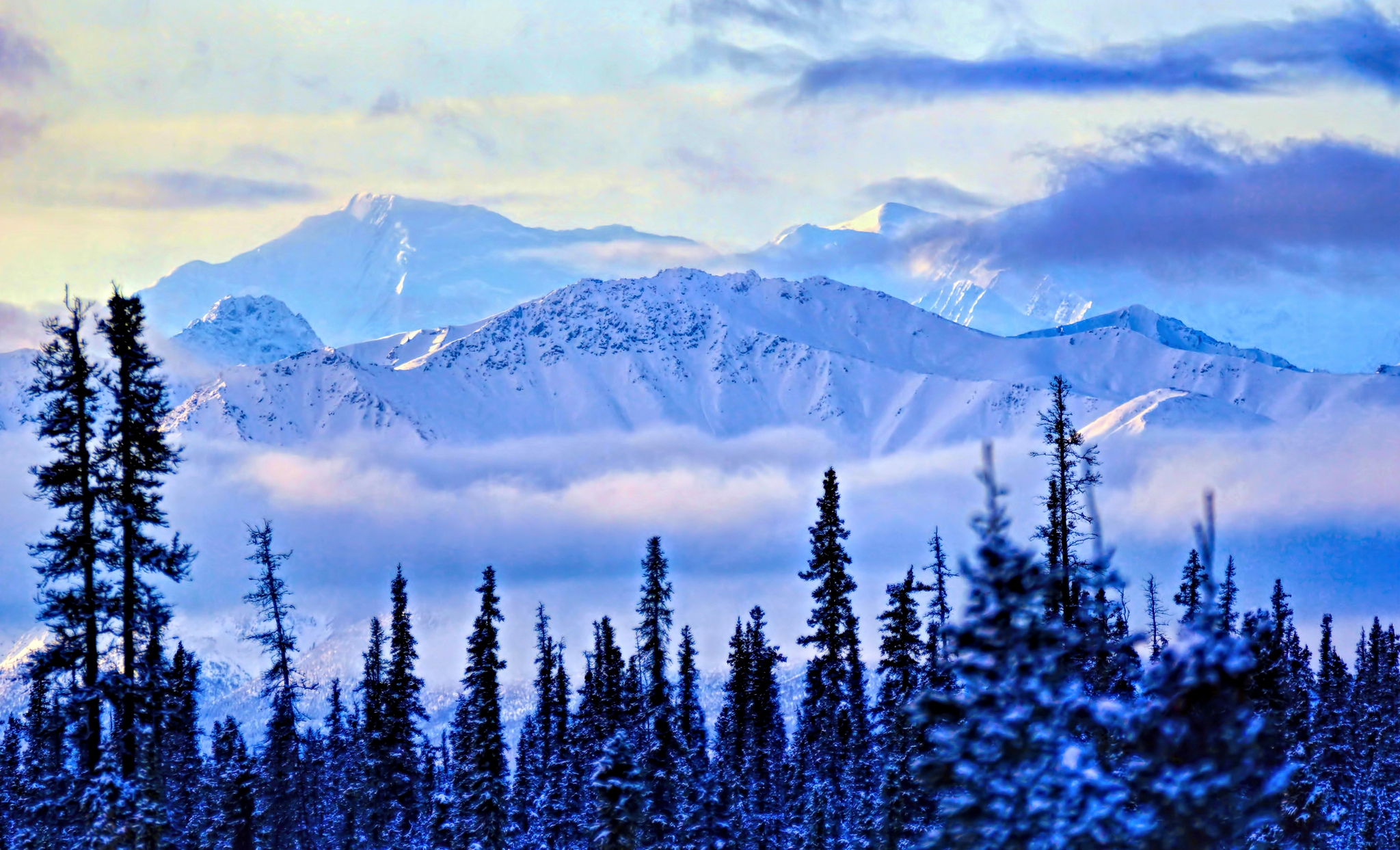 Laden Sie das Landschaft, Winter, Natur, Schnee, Wald, Gebirge, Wolke, Berge, Erde/natur-Bild kostenlos auf Ihren PC-Desktop herunter