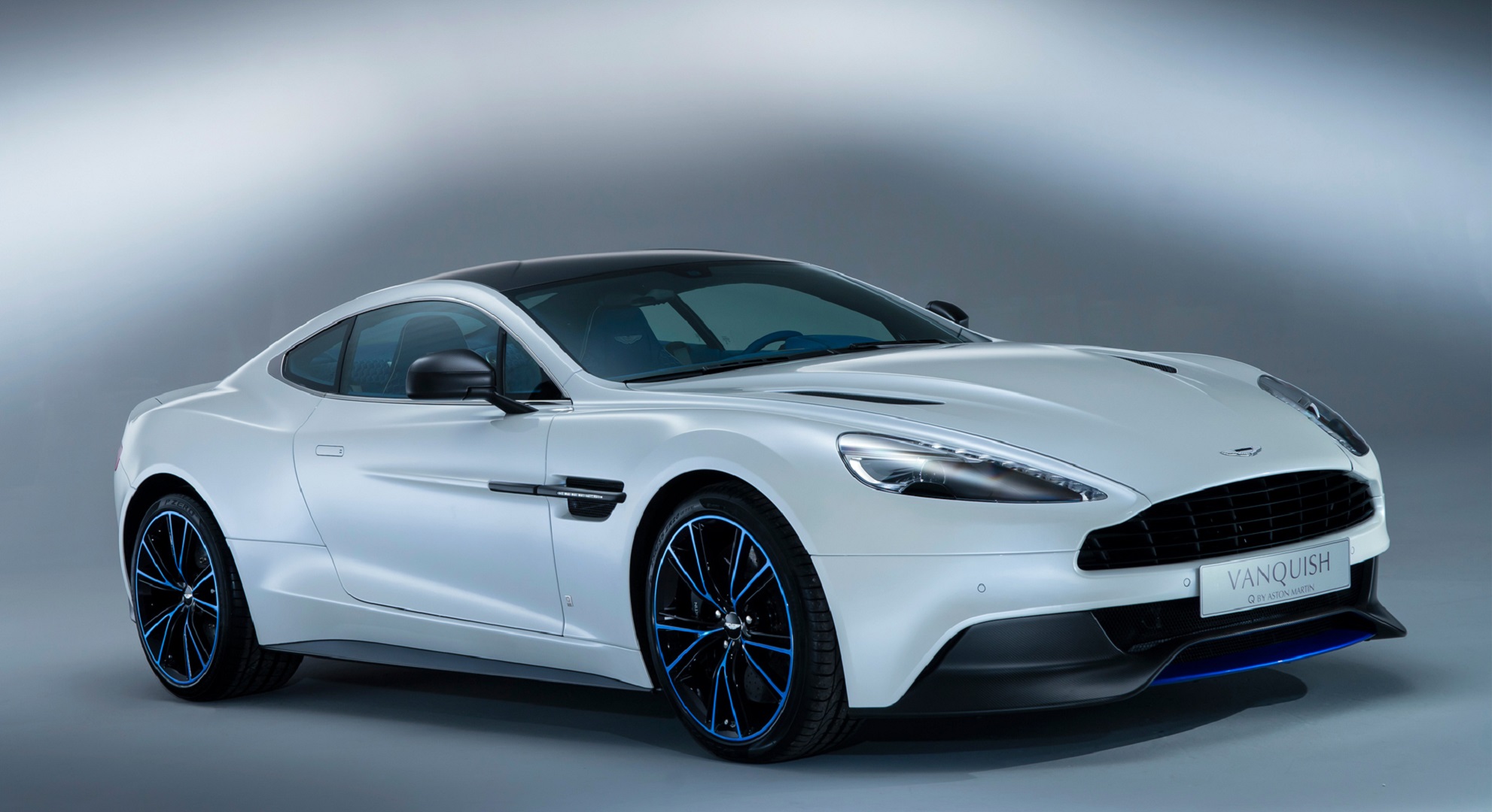 Скачати мобільні шпалери Астон Мартін, Автомобіль, Транспортні Засоби, Білий Автомобіль, Aston Martin Vanquish Q безкоштовно.