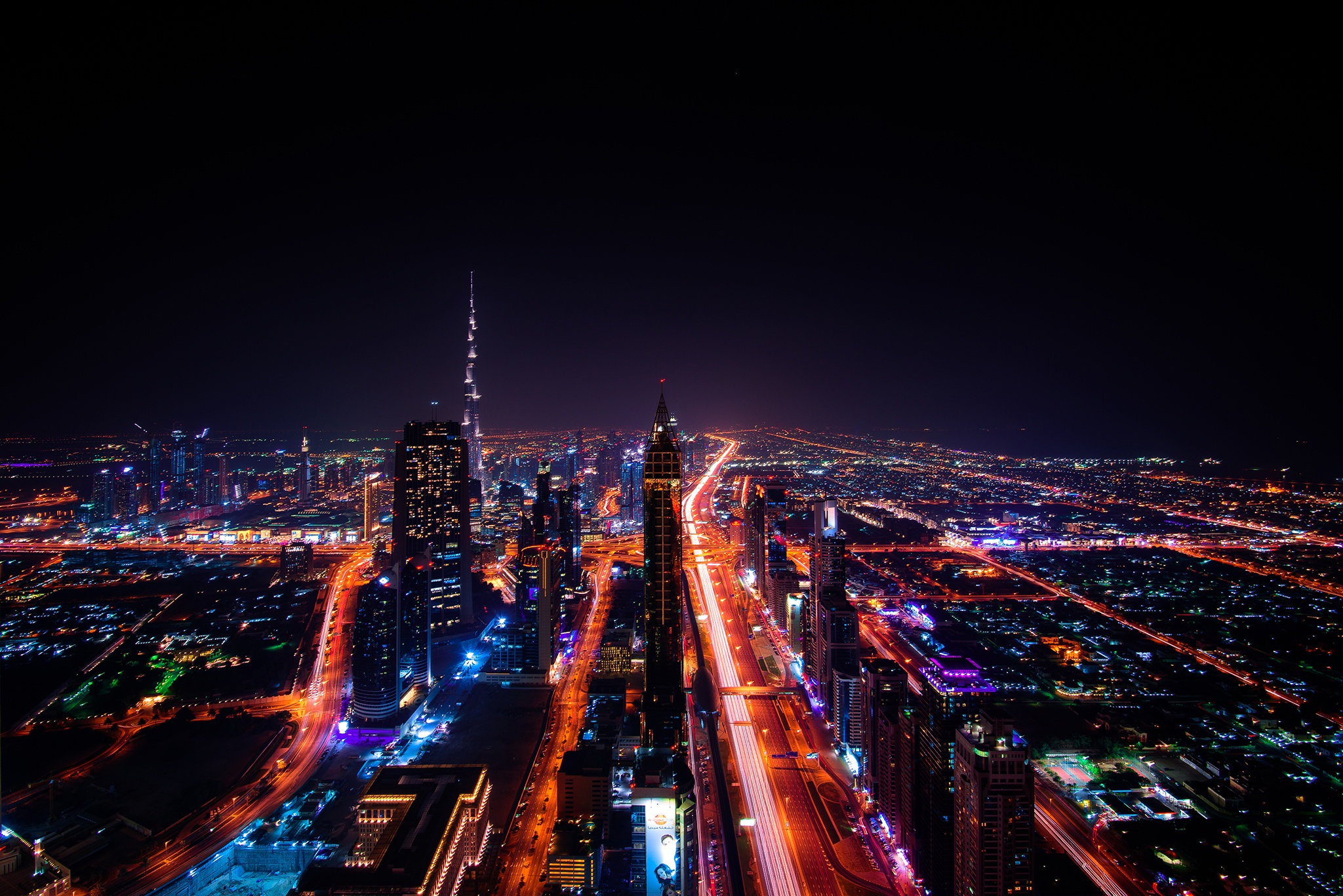 Laden Sie das Städte, Wolkenkratzer, Gebäude, Horizont, Licht, Dubai, Stadtbild, Vereinigte Arabische Emirate, Nacht, Menschengemacht, Großstadt, Luftbildfotografie-Bild kostenlos auf Ihren PC-Desktop herunter
