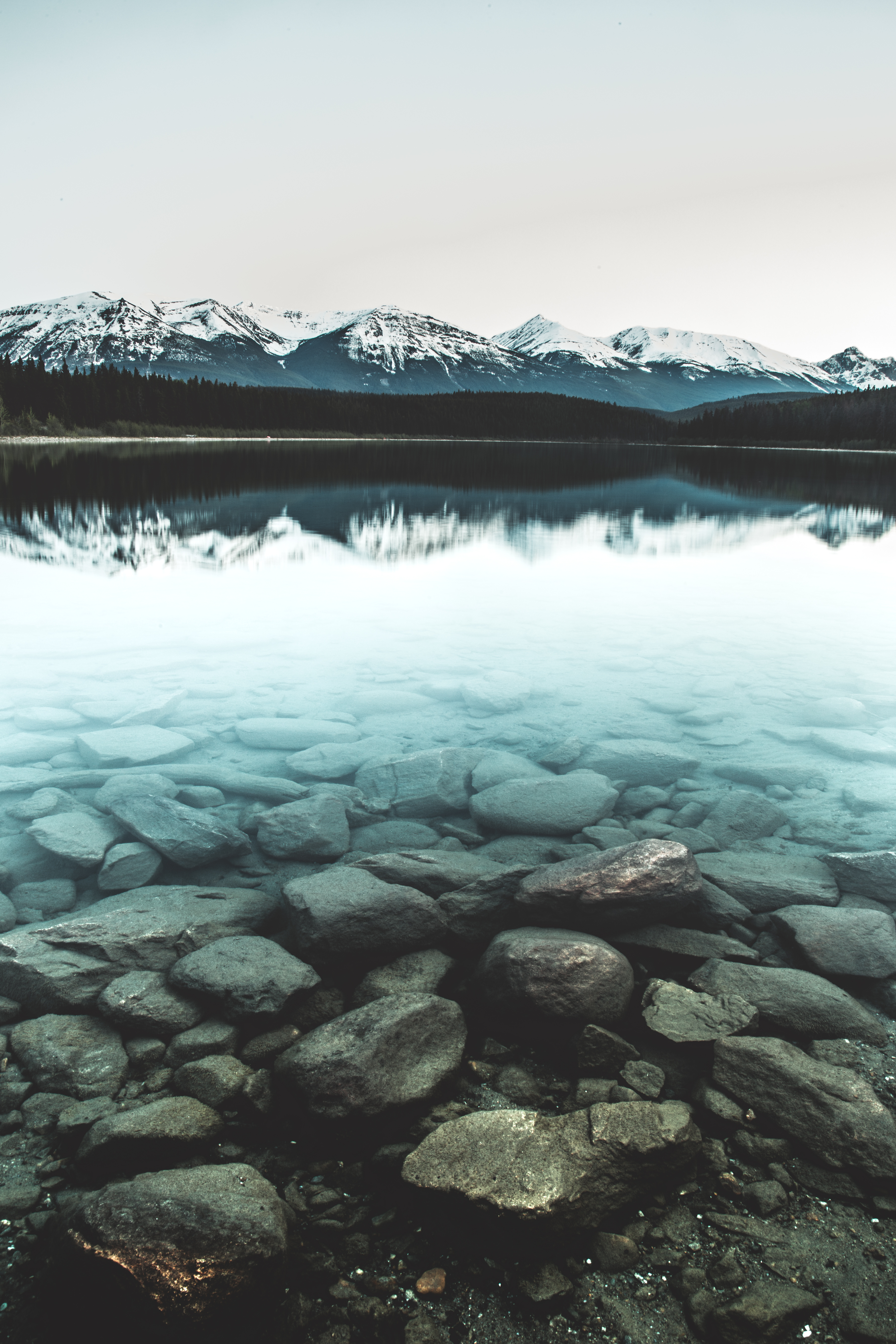 Download mobile wallpaper Lake, Horizon, Water, Mountains, Nature for free.