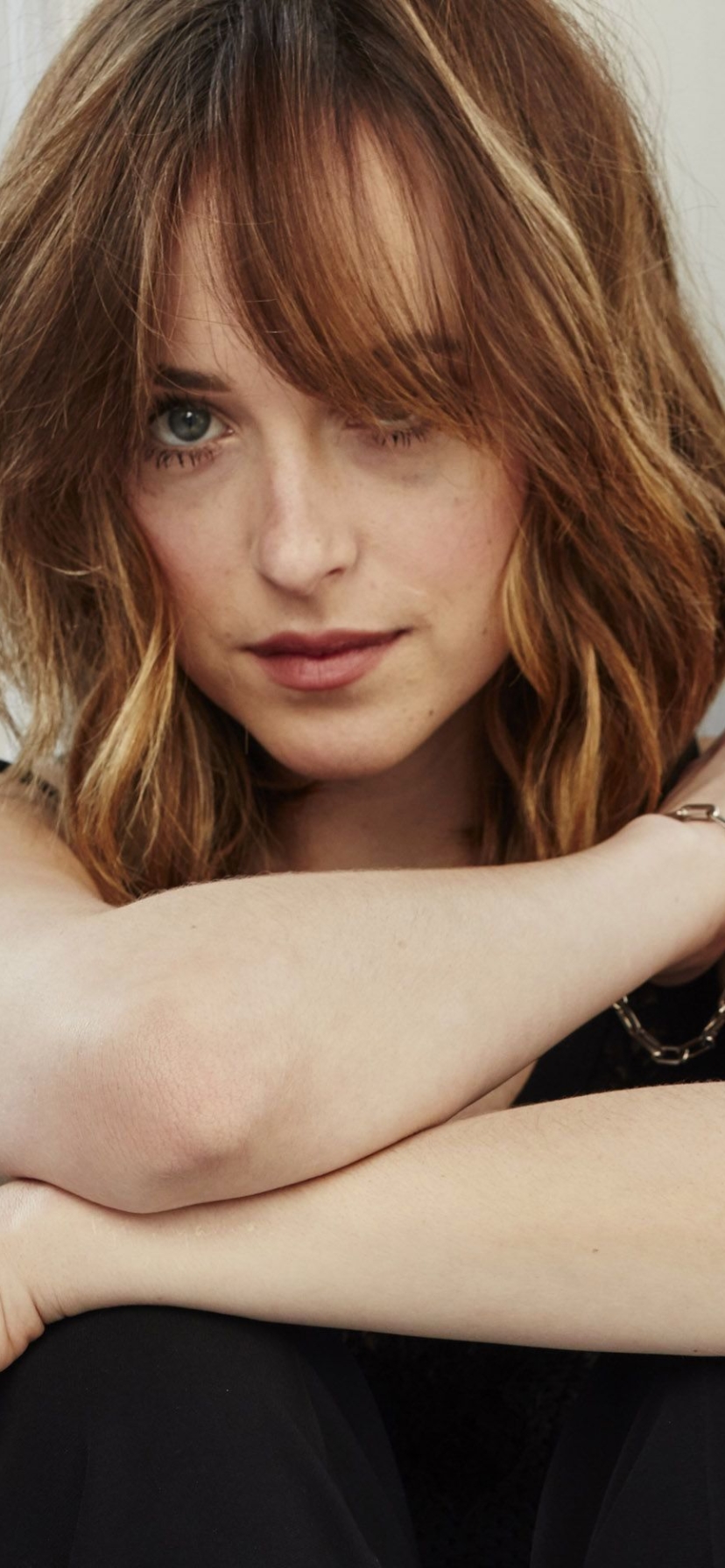 Download mobile wallpaper Celebrity, Actress, Dakota Johnson for free.