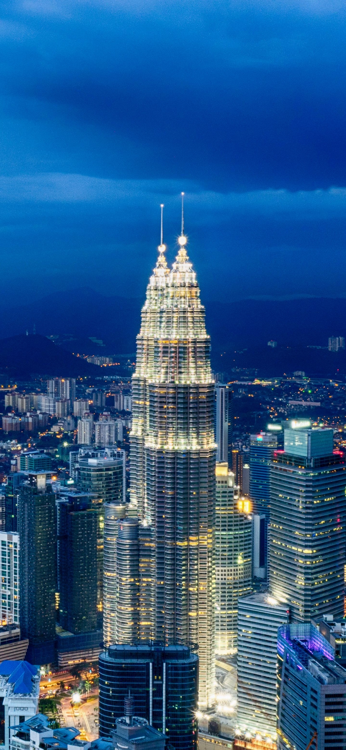 Download mobile wallpaper Cities, Sky, Night, Architecture, City, Skyscraper, Building, Light, Kuala Lumpur, Malaysia, Metropolis, Man Made, Petronas Towers for free.