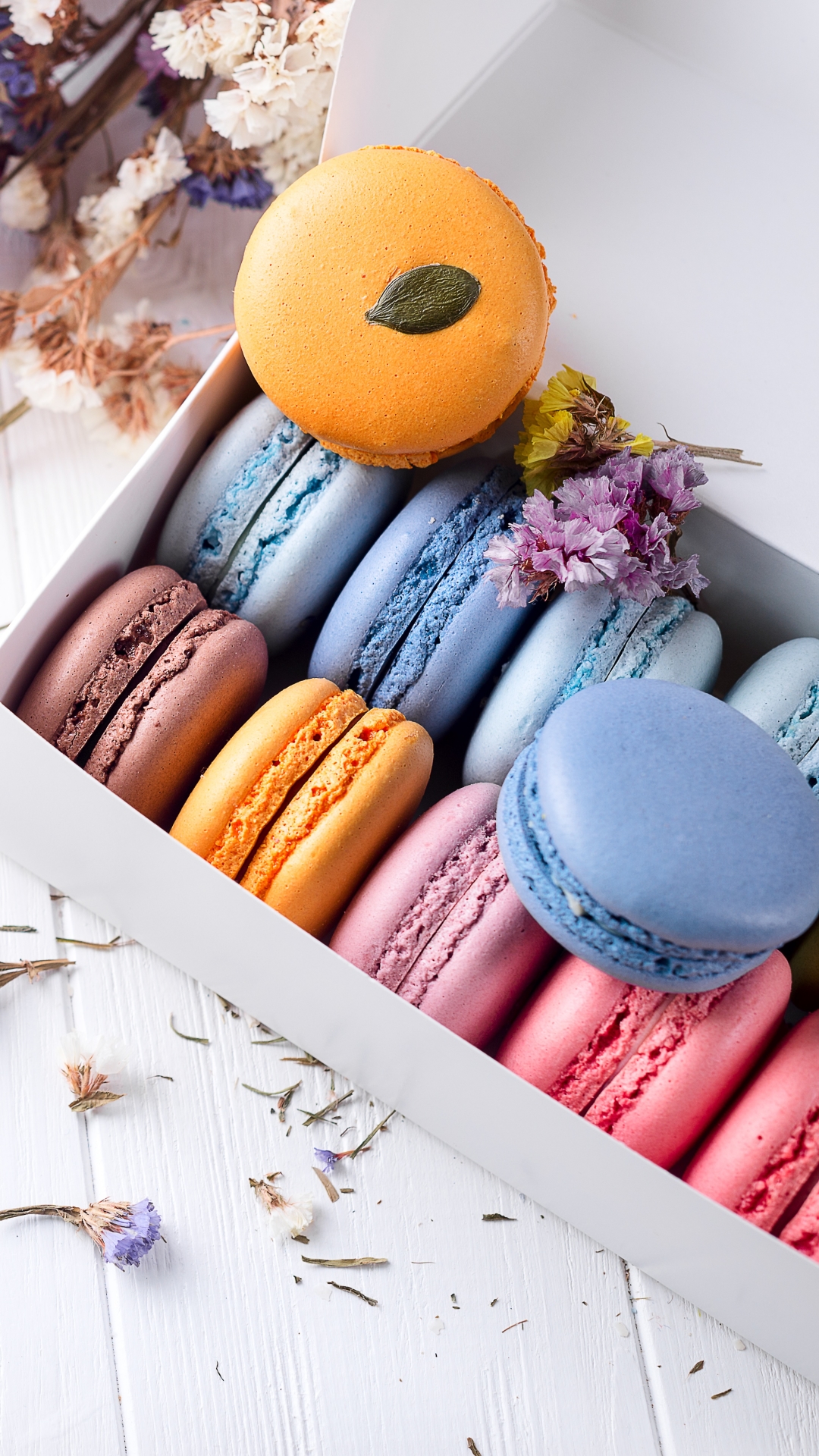 Download mobile wallpaper Food, Sweets, Macaron for free.