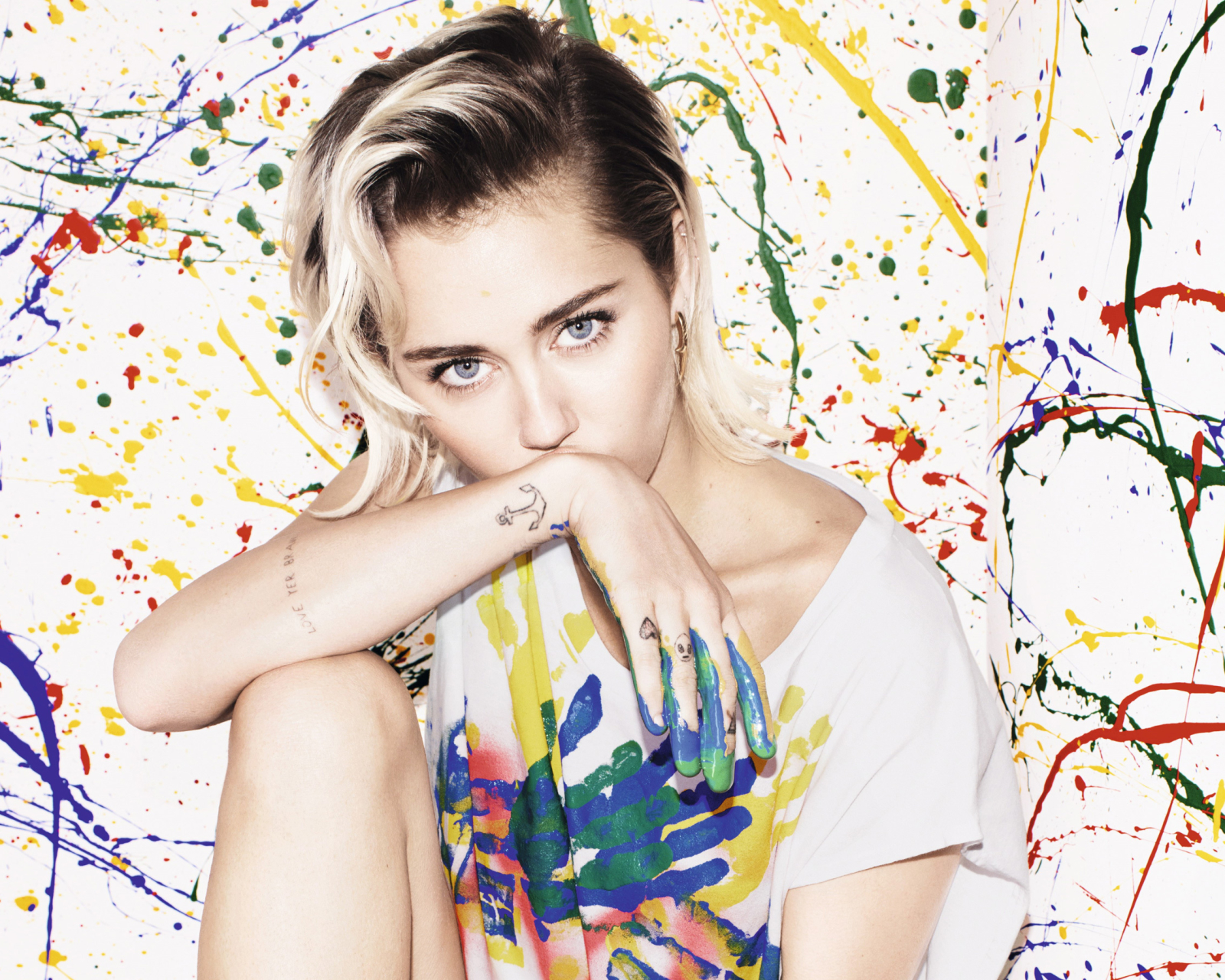 Free download wallpaper Music, Paint, Singer, Brunette, Blue Eyes, American, Miley Cyrus, Actress on your PC desktop