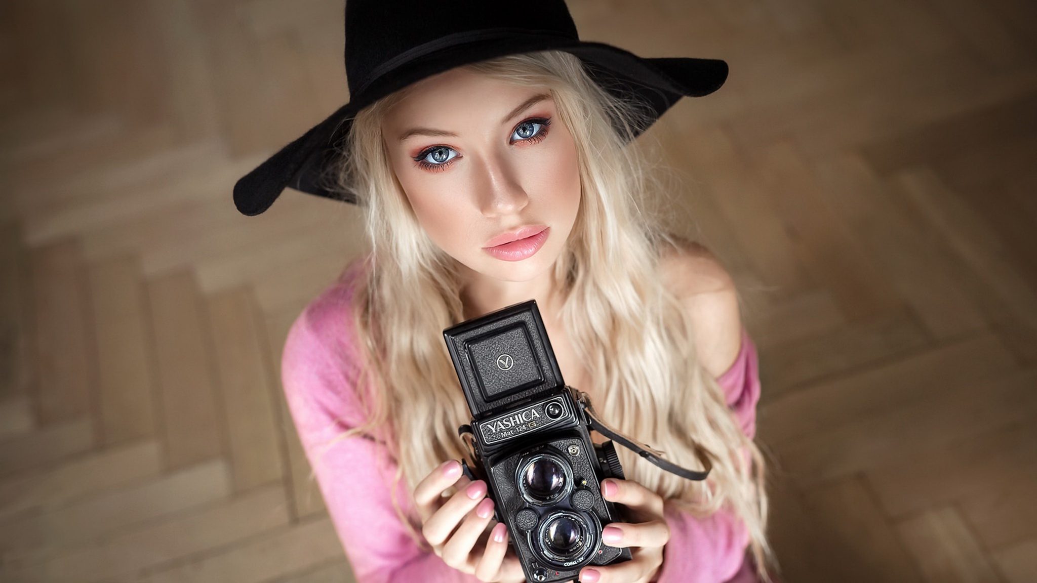 Download mobile wallpaper Camera, Blonde, Hat, Model, Women, Vintage Camera for free.