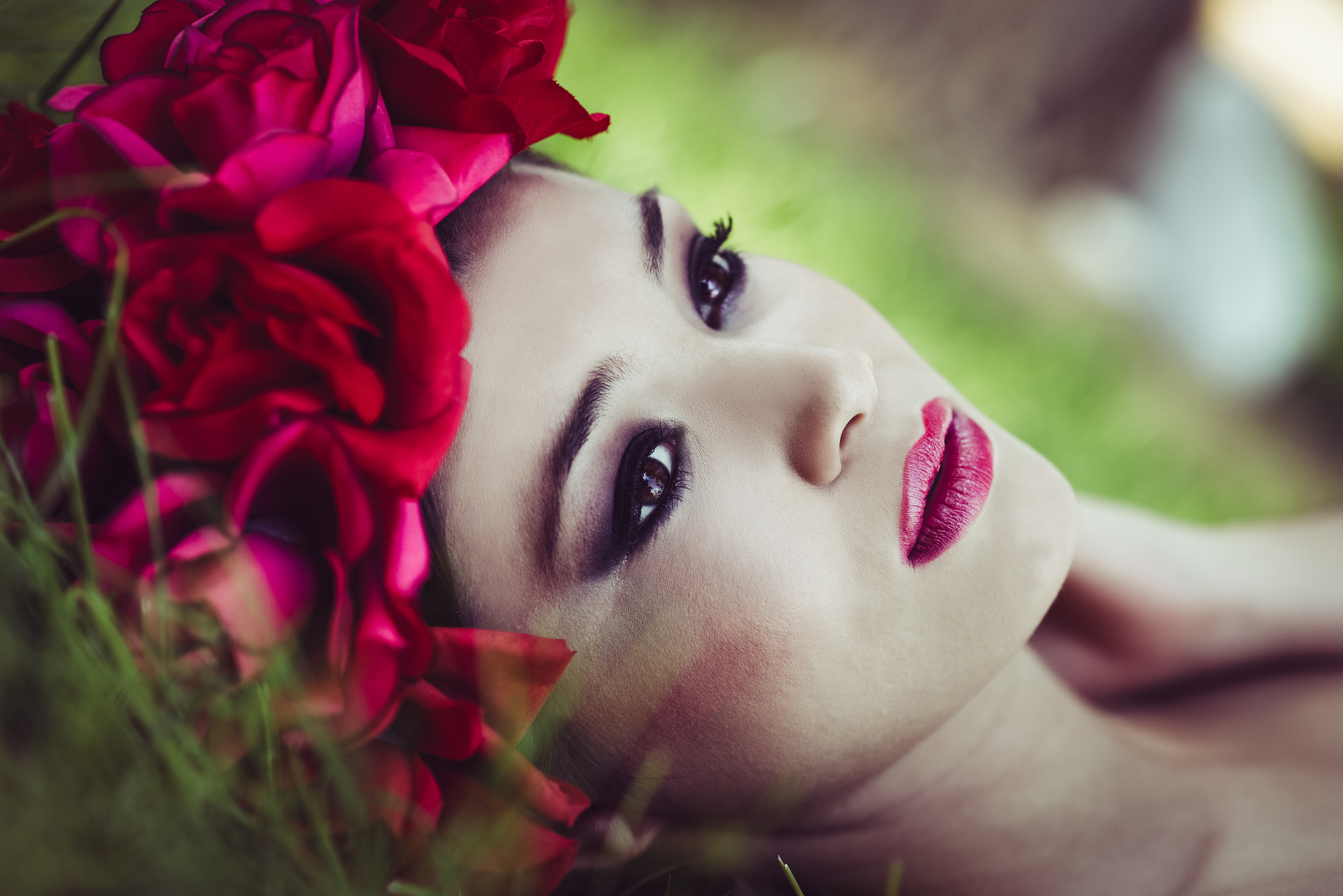 Free download wallpaper Flower, Face, Wreath, Model, Women, Brown Eyes, Lipstick on your PC desktop