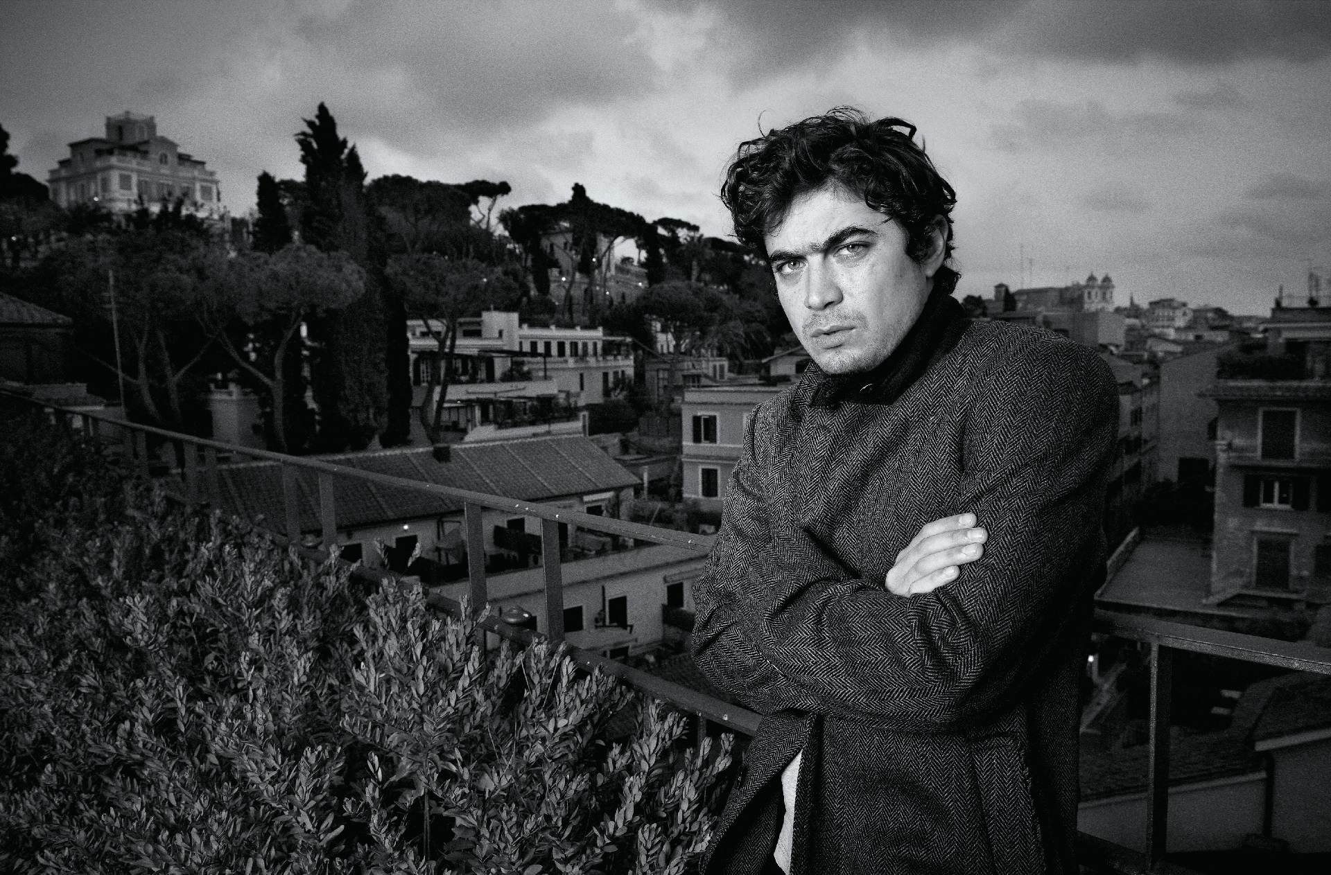 Download mobile wallpaper Celebrity, Black & White, Actor, Riccardo Scamarcio for free.