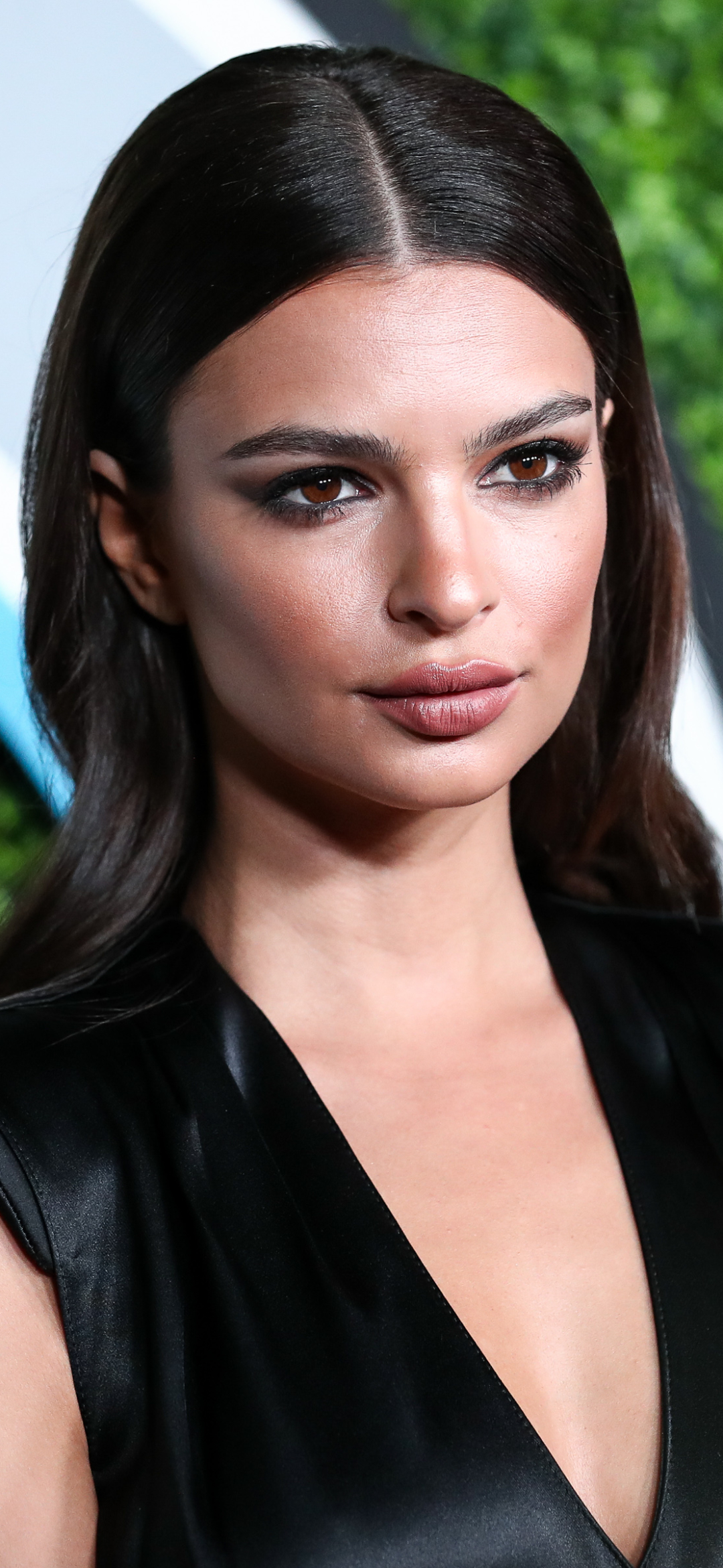 Download mobile wallpaper Model, Celebrity, Emily Ratajkowski for free.