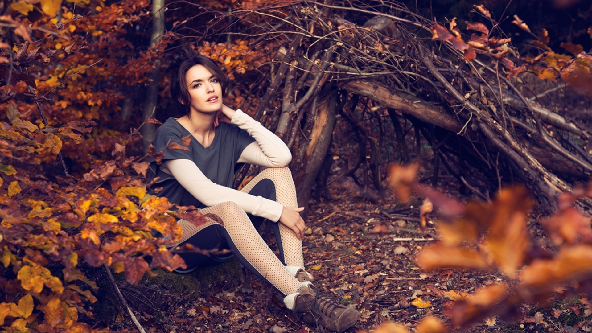 Download mobile wallpaper Nature, Forest, Fall, Style, Mood, Women, Season for free.