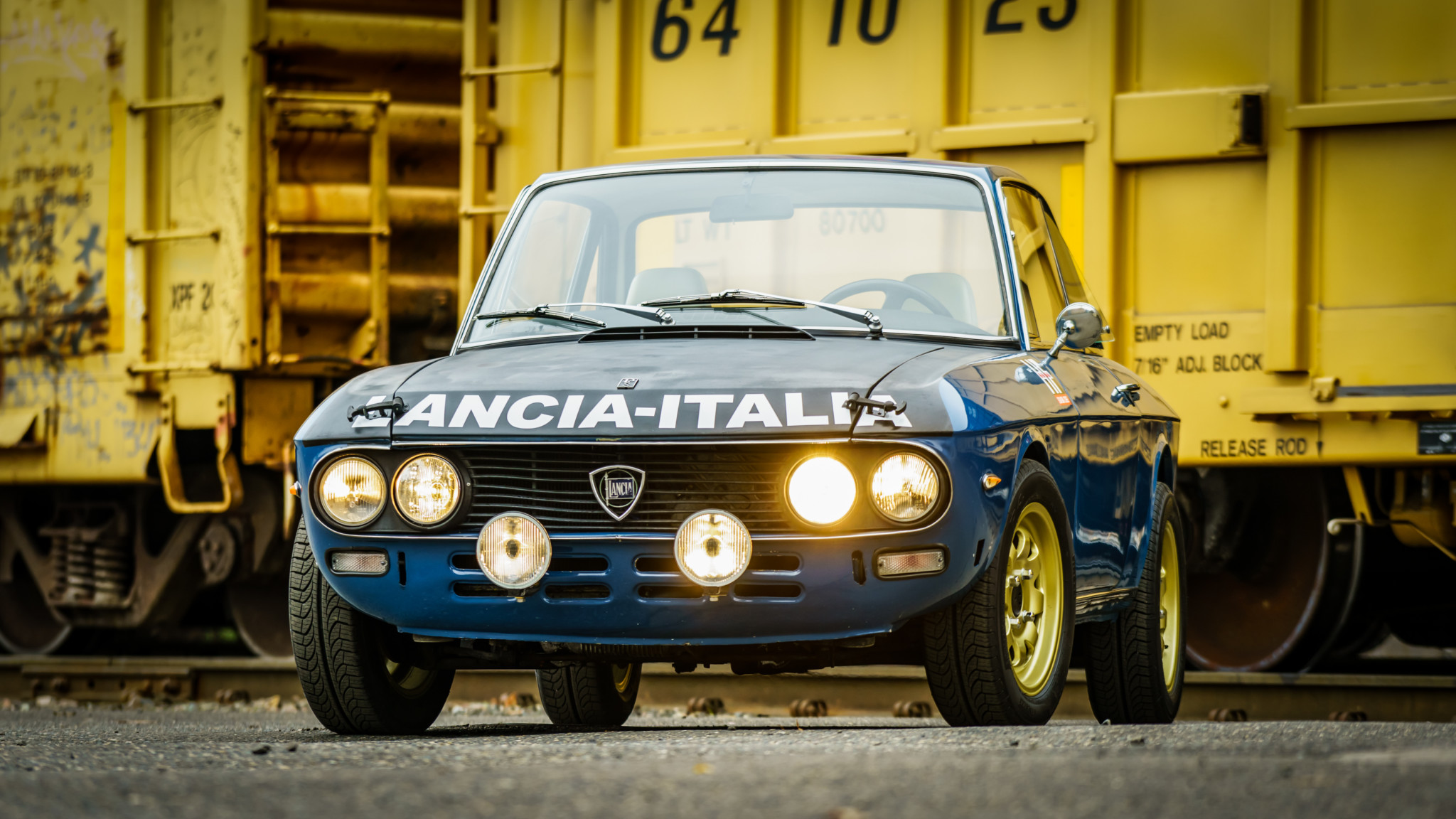 Download mobile wallpaper Car, Old Car, Lancia, Vehicles, Coupé, Lancia Fulvia for free.