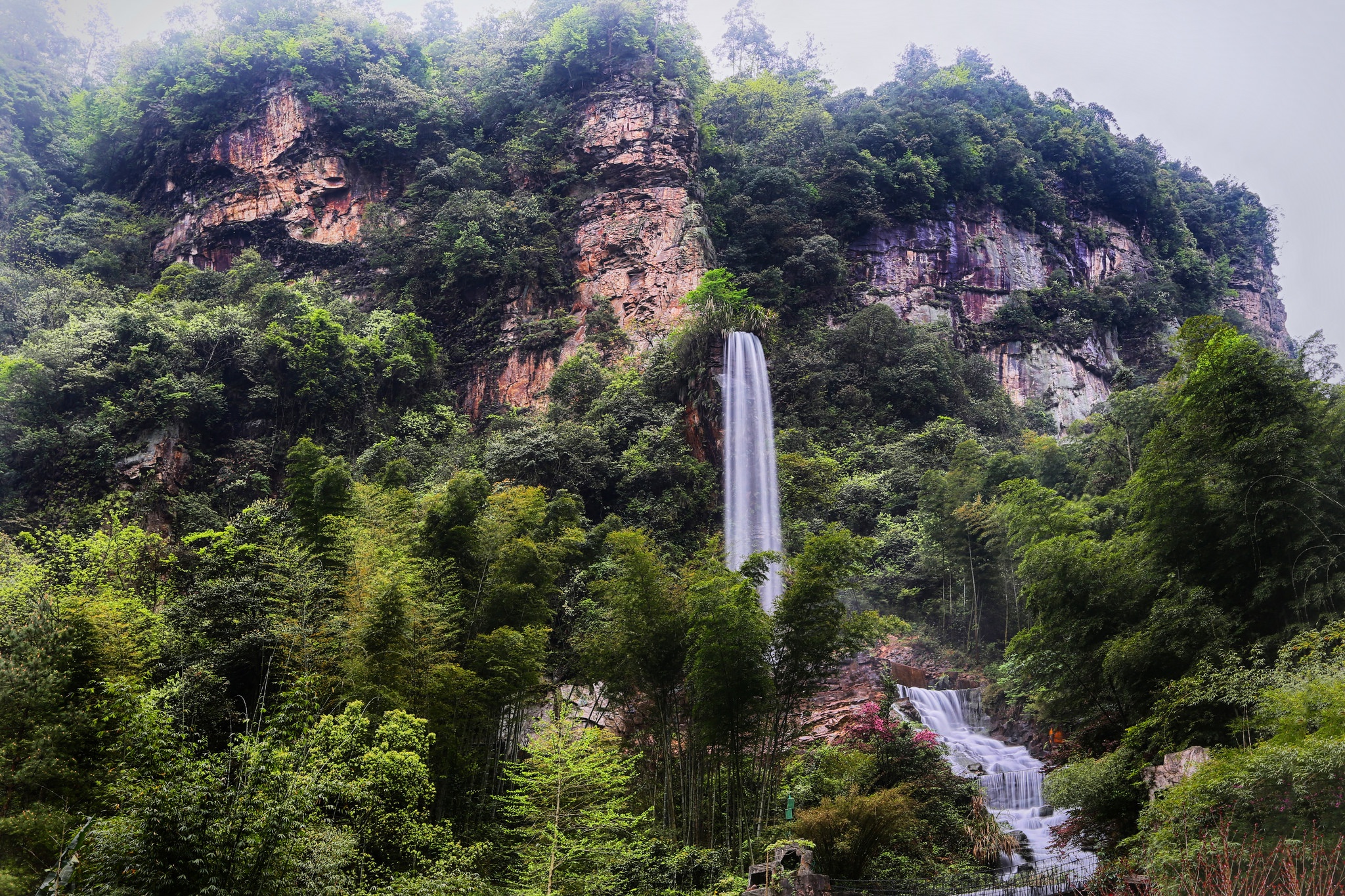 Handy-Wallpaper Natur, Wasserfälle, Wasserfall, Klippe, Erde/natur kostenlos herunterladen.