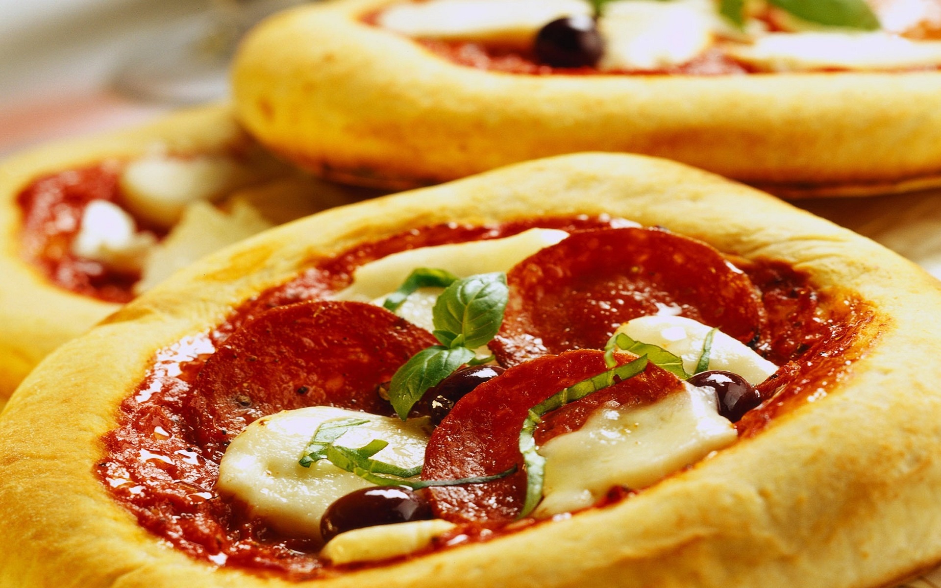 Free download wallpaper Food, Pizza on your PC desktop