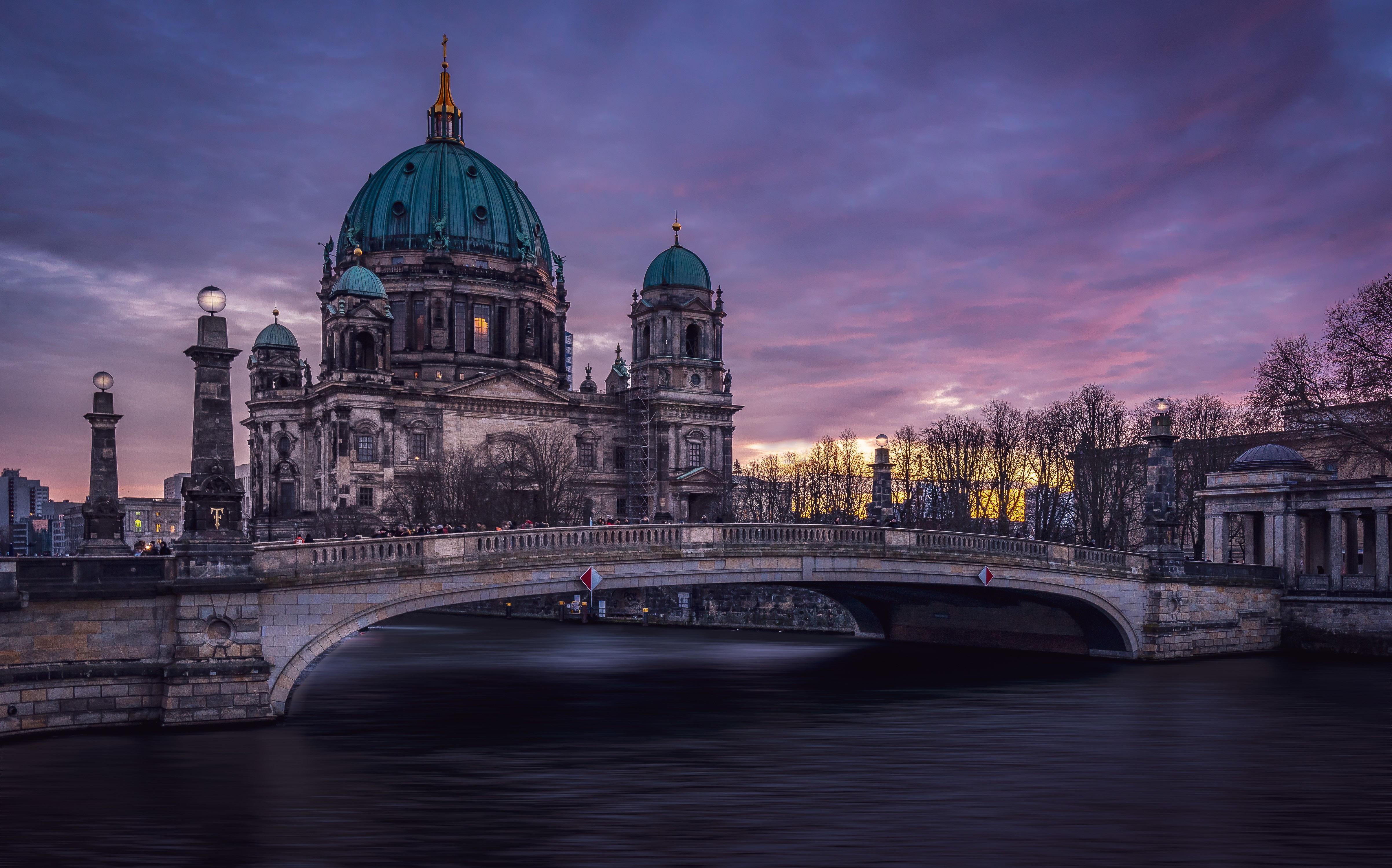 Baixar papel de parede para celular de Berlim, Ponte, Alemanha, Religioso, Catedral De Berlim gratuito.