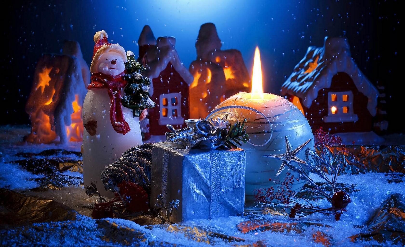 122643 завантажити шпалери новий рік, свята, будинки, різдво, свято, подарунок, свічка, сніговик, сніговика - заставки і картинки безкоштовно