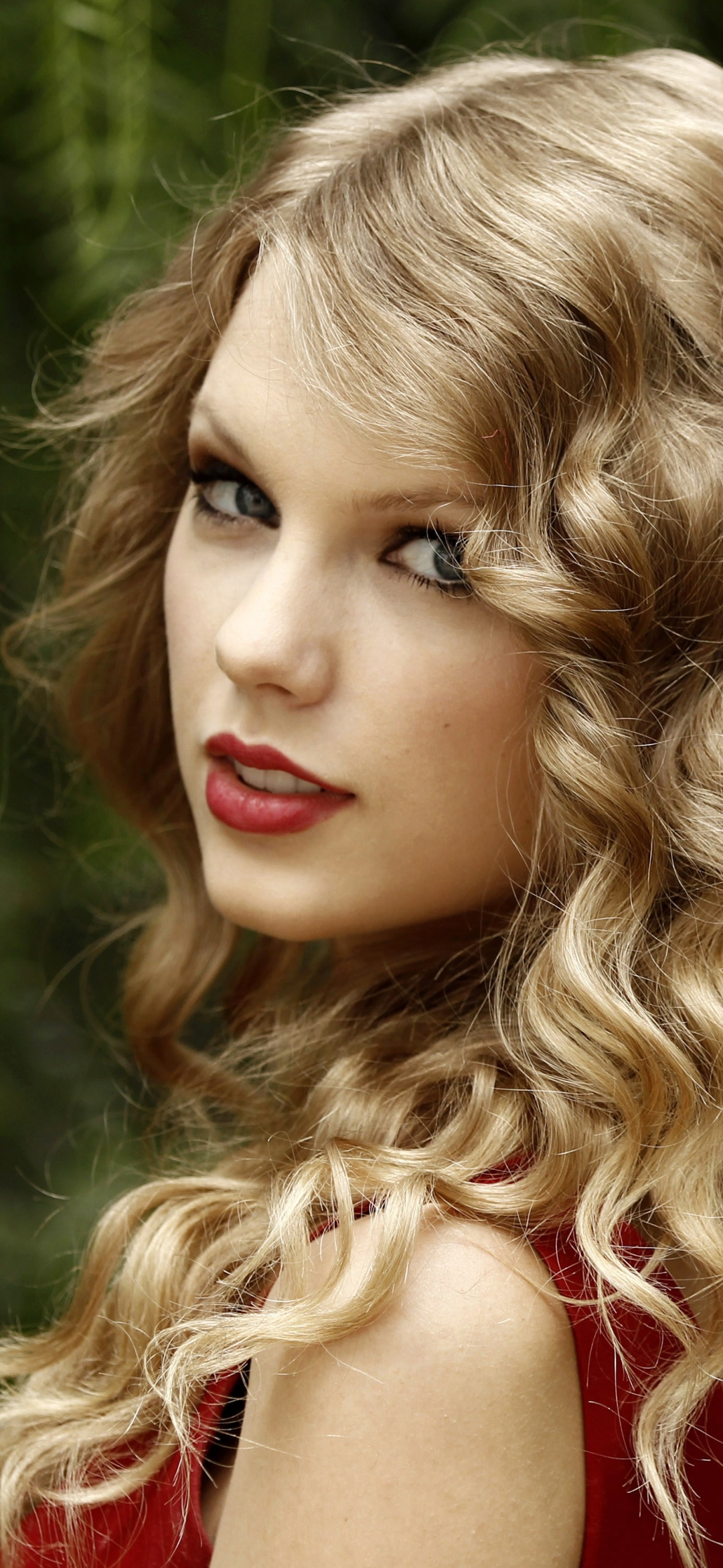 Download mobile wallpaper Music, Singer, Blonde, Curl, Blue Eyes, American, Taylor Swift, Lipstick for free.