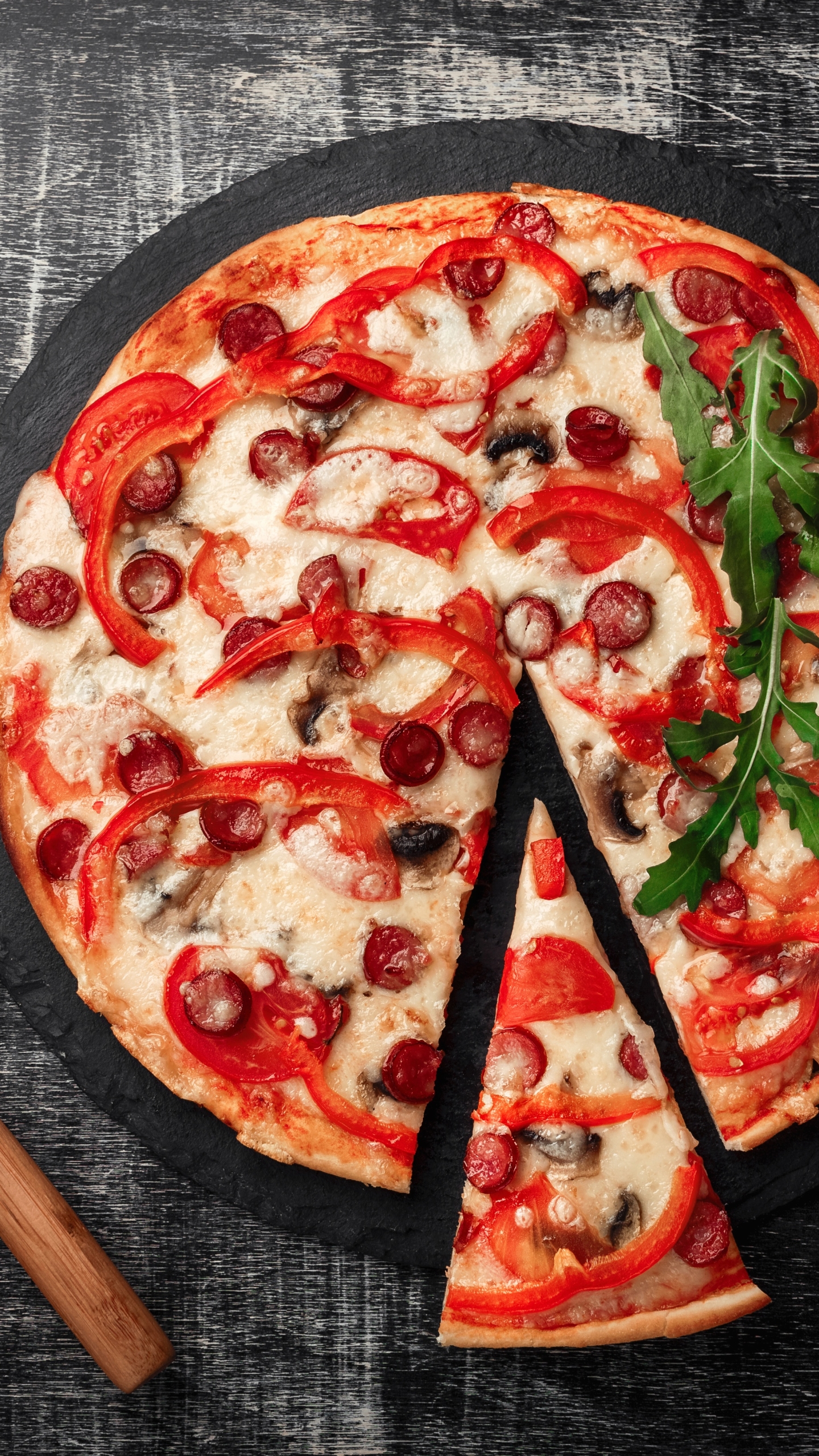Handy-Wallpaper Pizza, Nahrungsmittel, Stillleben kostenlos herunterladen.