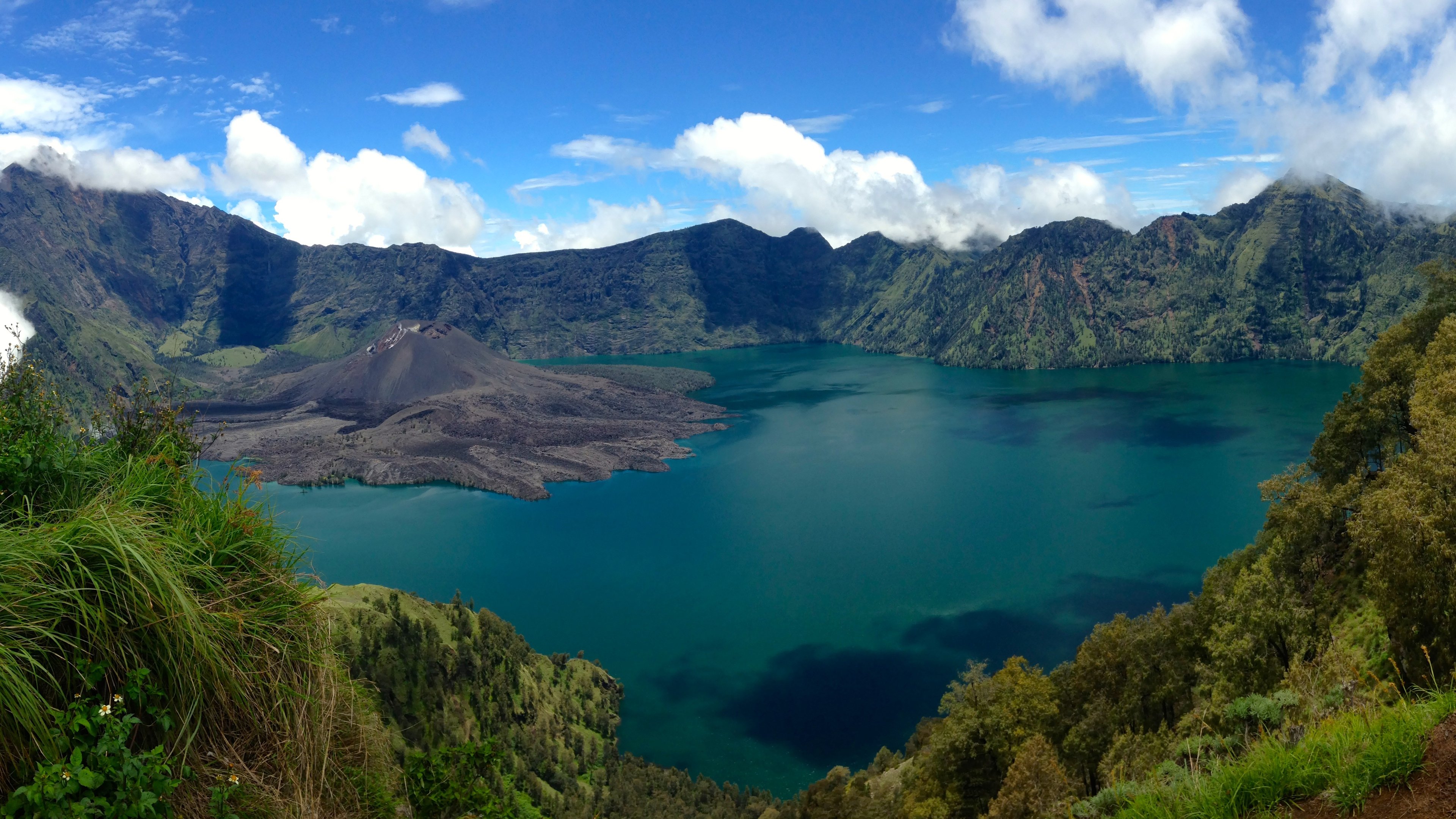 380359 завантажити картинку земля, вулкан, синій, зелений, індонезія, озеро, дерево, вулкани - шпалери і заставки безкоштовно
