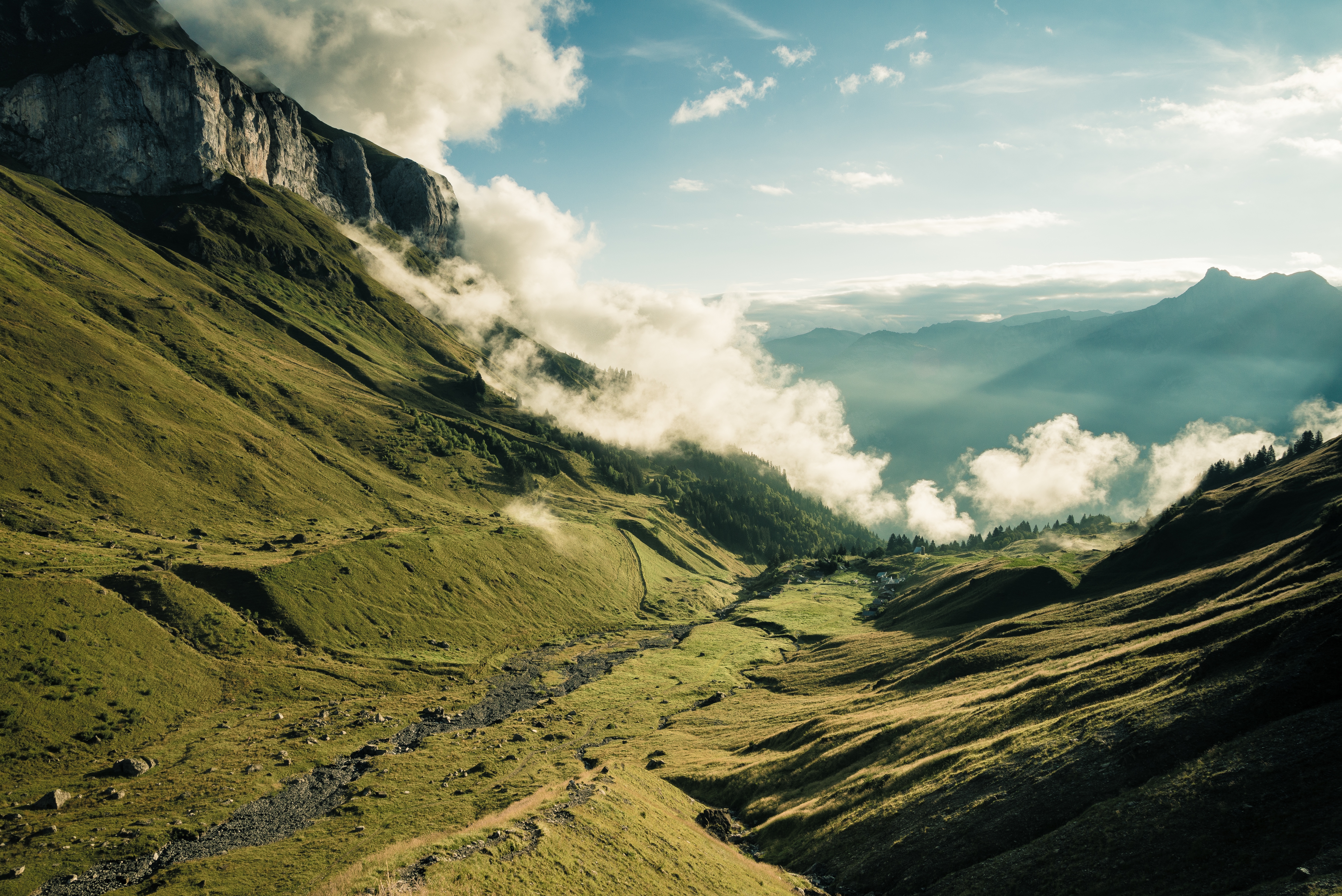 無料モバイル壁紙自然, 霧, 谷, 山脈, 雲, 風景をダウンロードします。