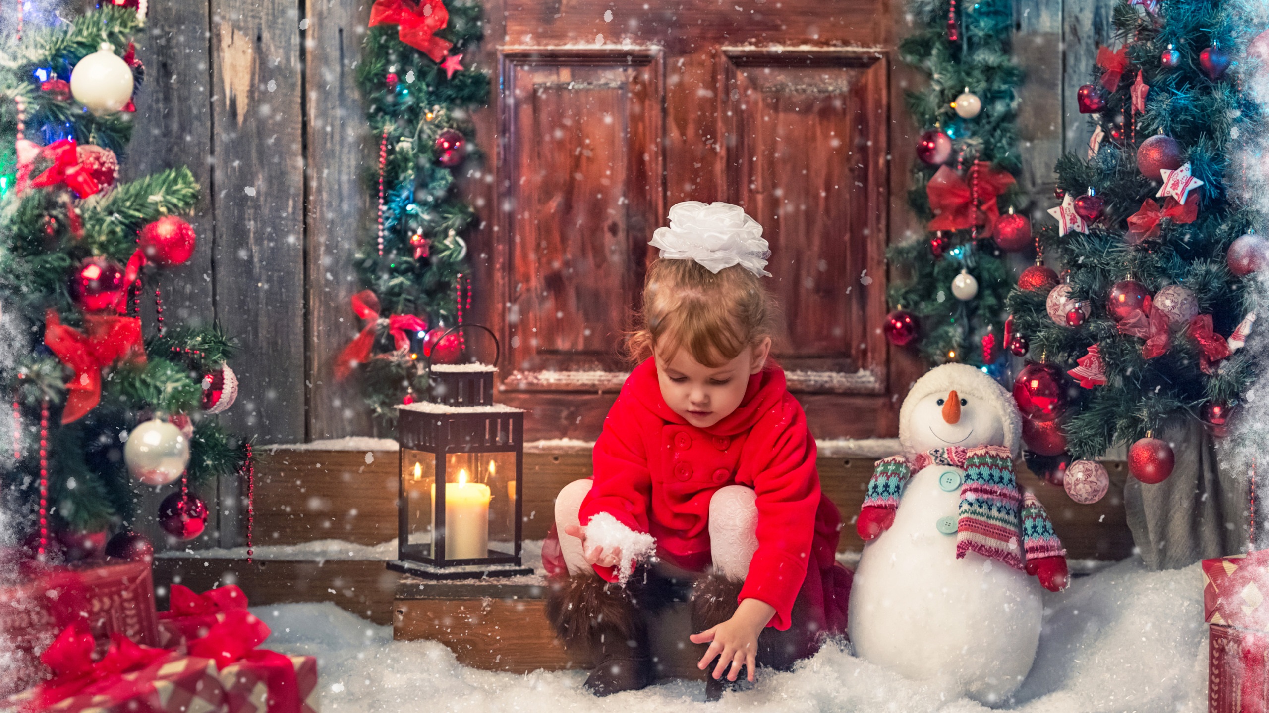 Download mobile wallpaper Christmas, Holiday, Decoration, Little Girl for free.