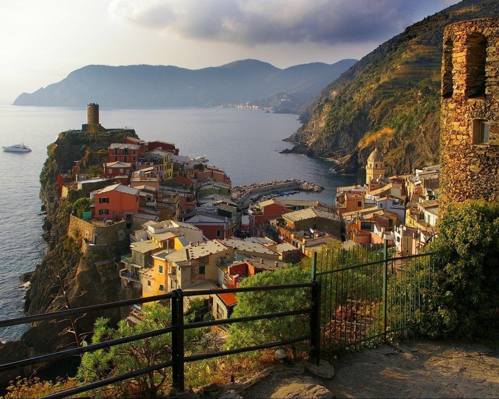 Free download wallpaper Italy, Building, Coast, Ocean, Town, Cinque Terre, Man Made, Towns on your PC desktop