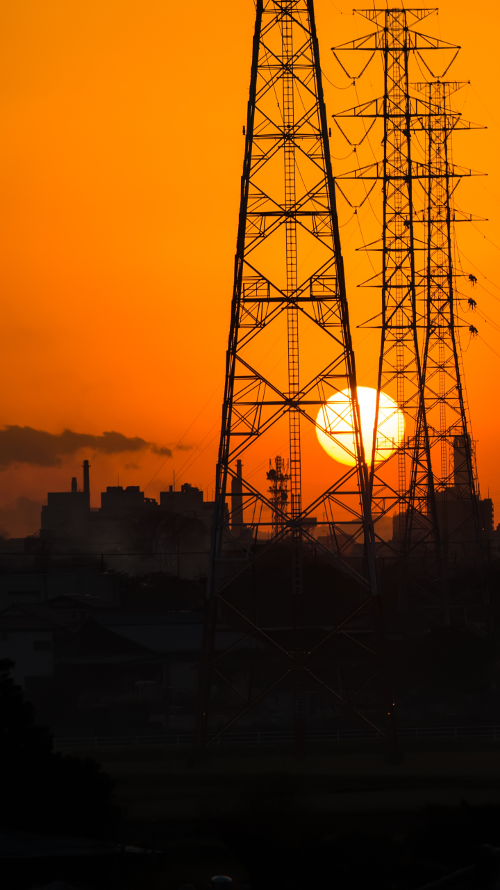 Скачать картинку Закат, Япония, Сделано Человеком, Закат Солнца, Линия Электропередачи, Промышленный, Энергосистема в телефон бесплатно.