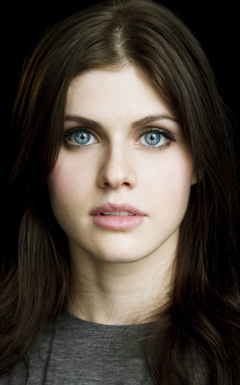 Download mobile wallpaper Face, Brunette, Blue Eyes, American, Celebrity, Actress, Alexandra Daddario for free.