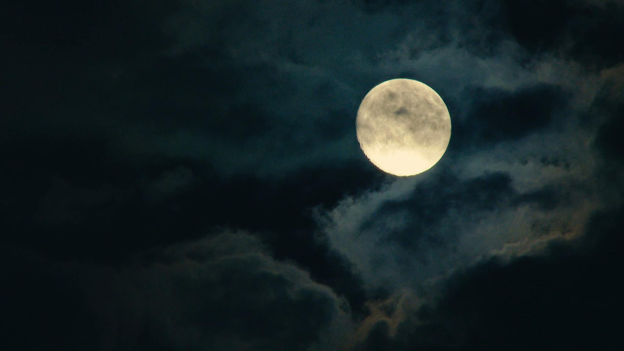 Descarga gratuita de fondo de pantalla para móvil de Cielo, Noche, Luna, Nube, Tierra/naturaleza.