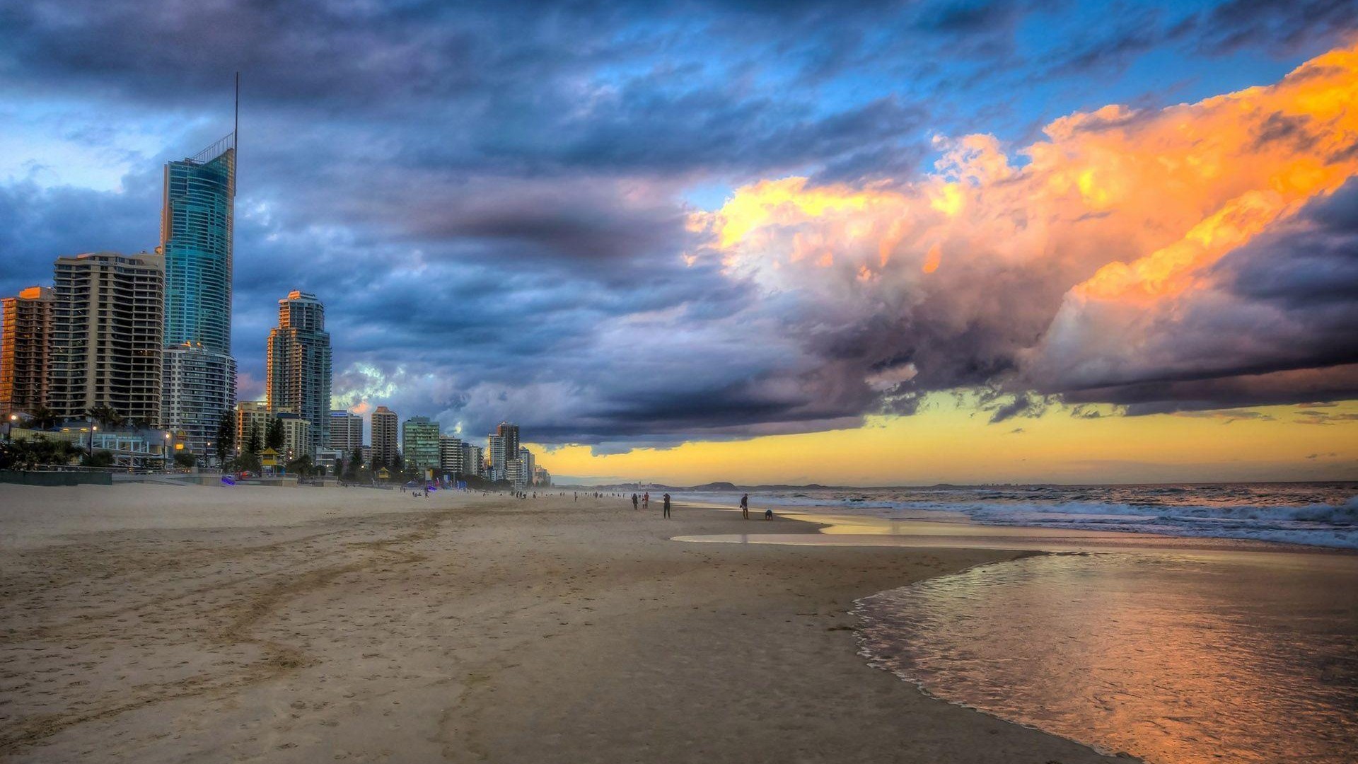 1499824 Hintergrundbild herunterladen menschengemacht, goldküste, australien, strand, stadt, wolke, küste, sonnenuntergang - Bildschirmschoner und Bilder kostenlos