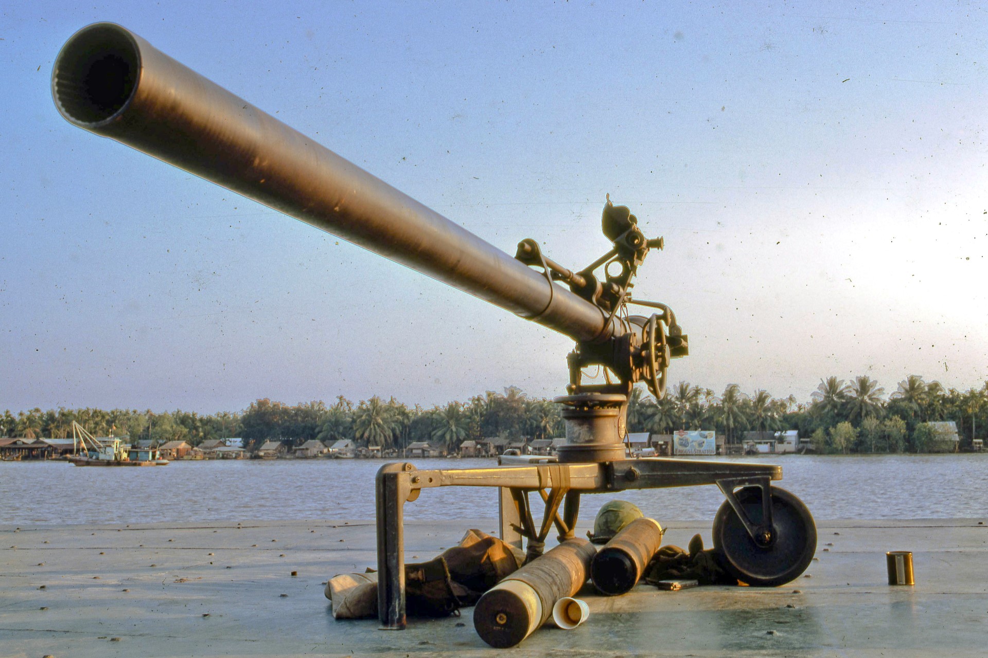 Melhores papéis de parede de Rifle Sem Recuo De 106 Mm para tela do telefone