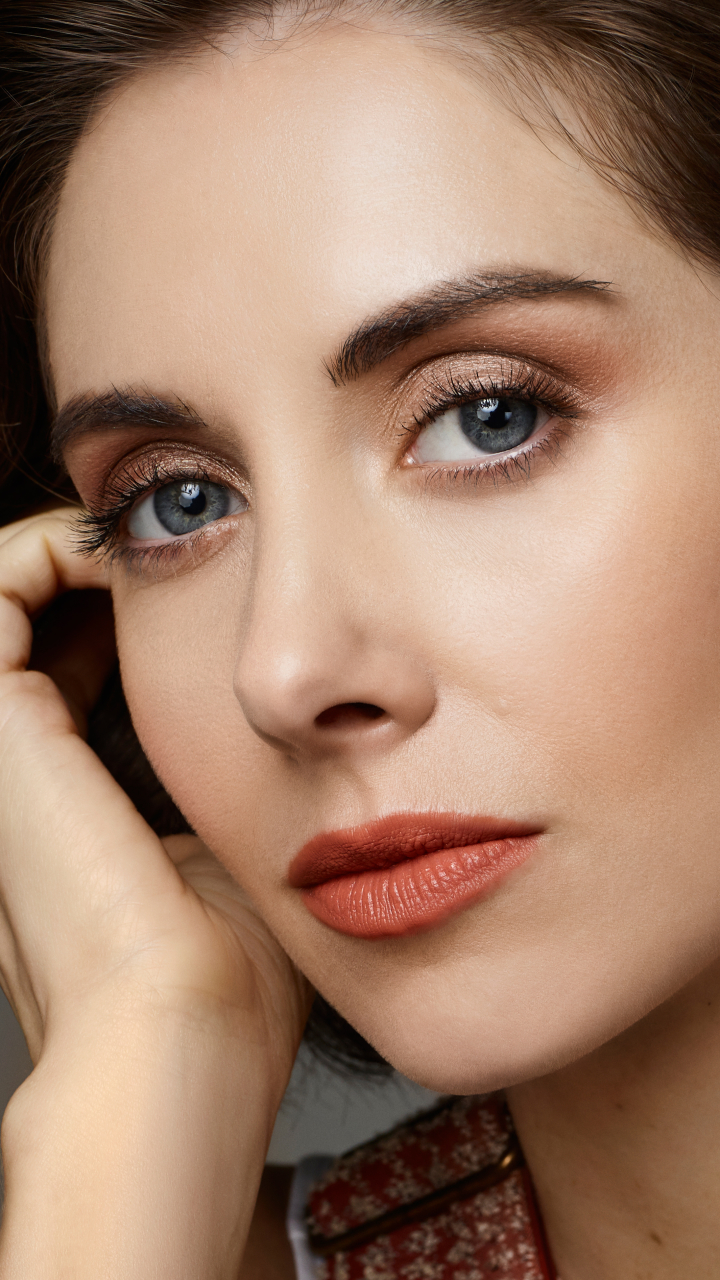 Download mobile wallpaper Close Up, Face, Brunette, Blue Eyes, American, Celebrity, Actress, Lipstick, Alison Brie for free.
