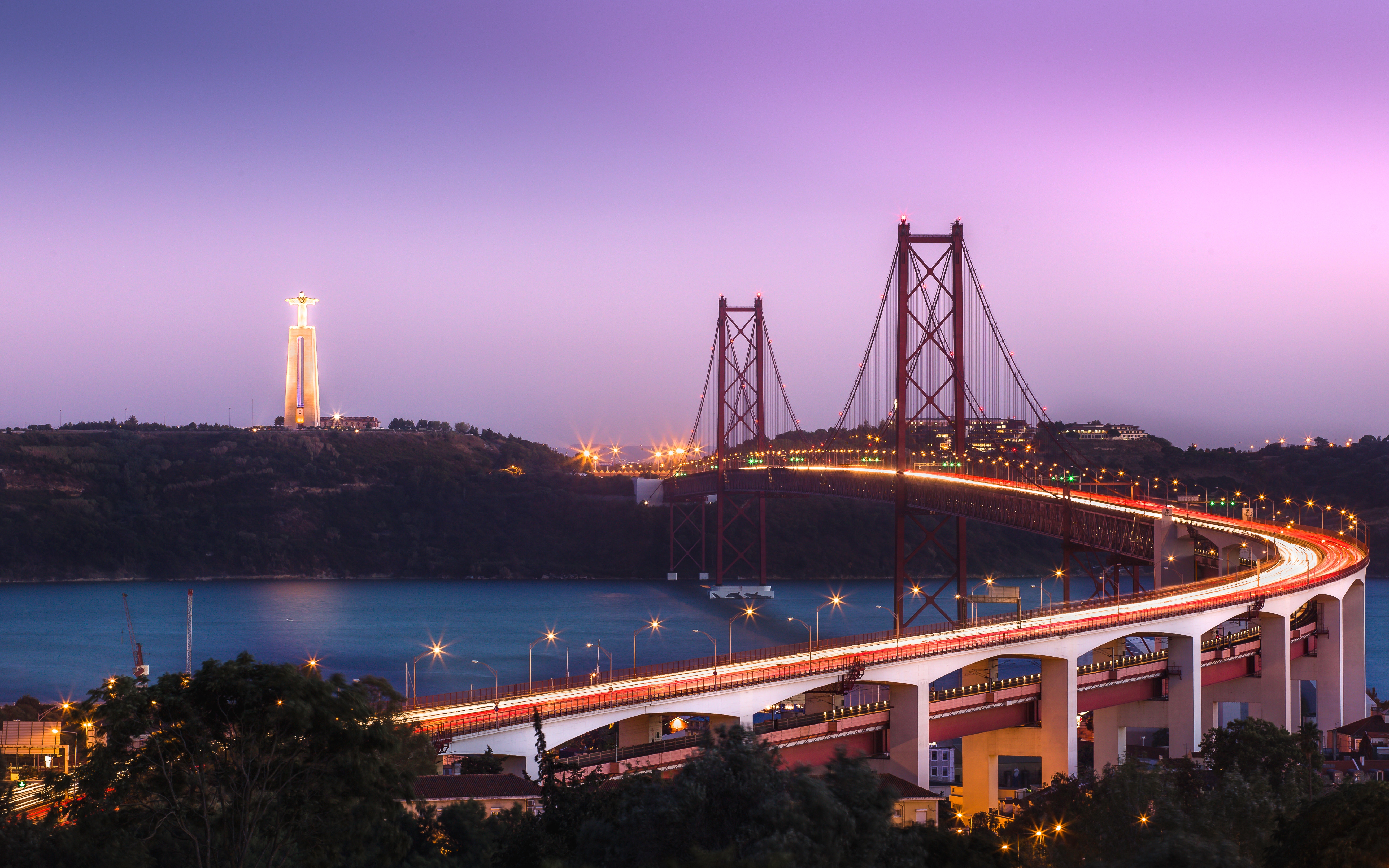 120508 скачать картинку ночной город, лиссабон, города, огни города, мост, мост имени 25 апреля, алмада - обои и заставки бесплатно