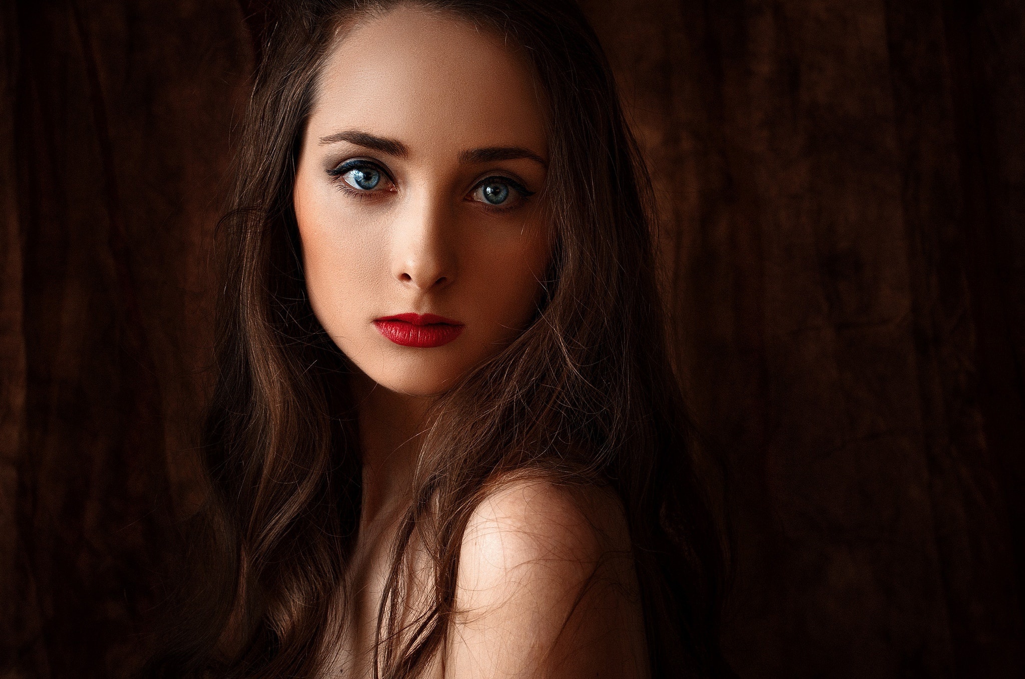 Free download wallpaper Face, Brunette, Model, Women, Blue Eyes, Lipstick on your PC desktop