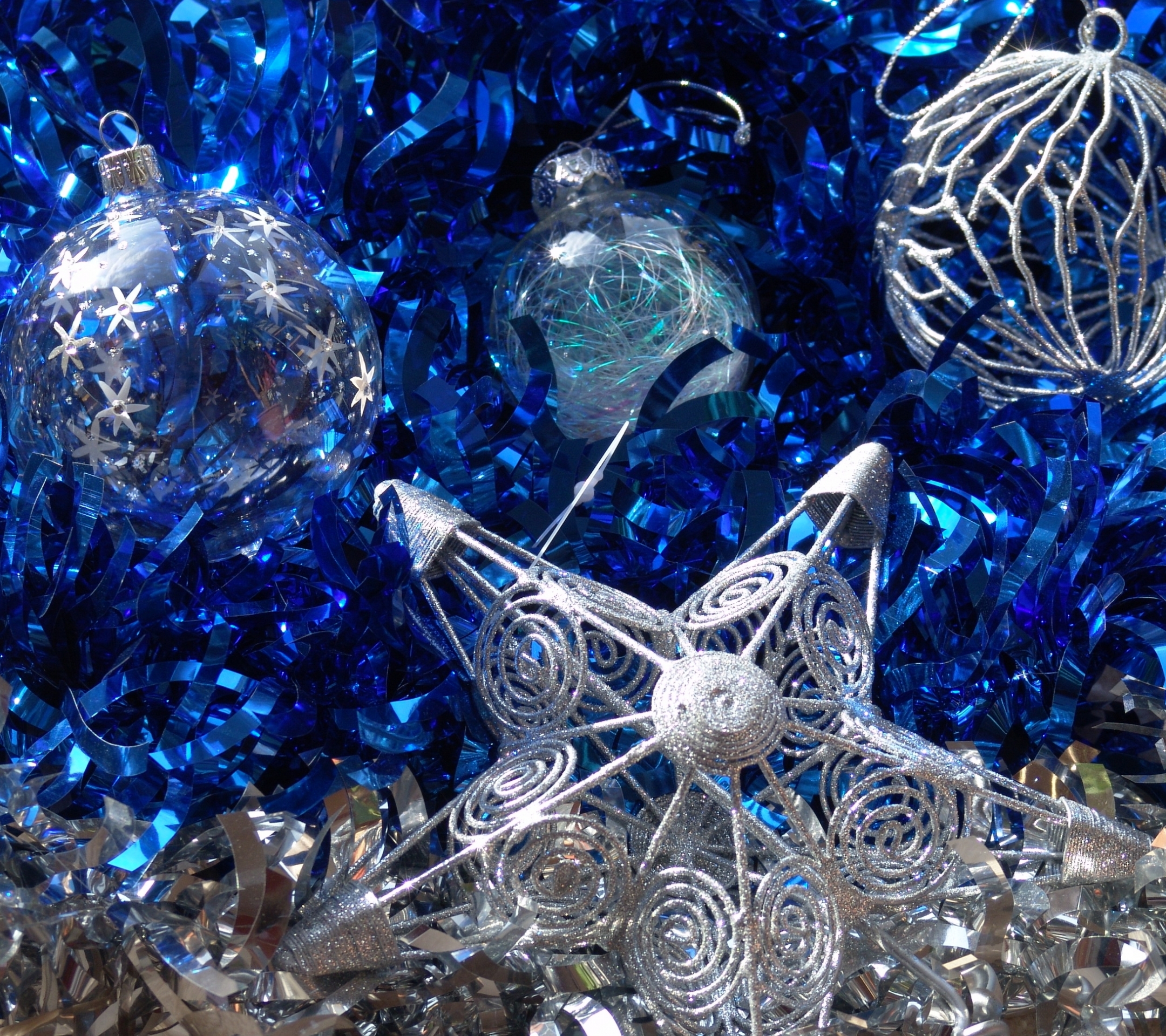 Free download wallpaper Christmas, Holiday, Silver, Christmas Ornaments on your PC desktop