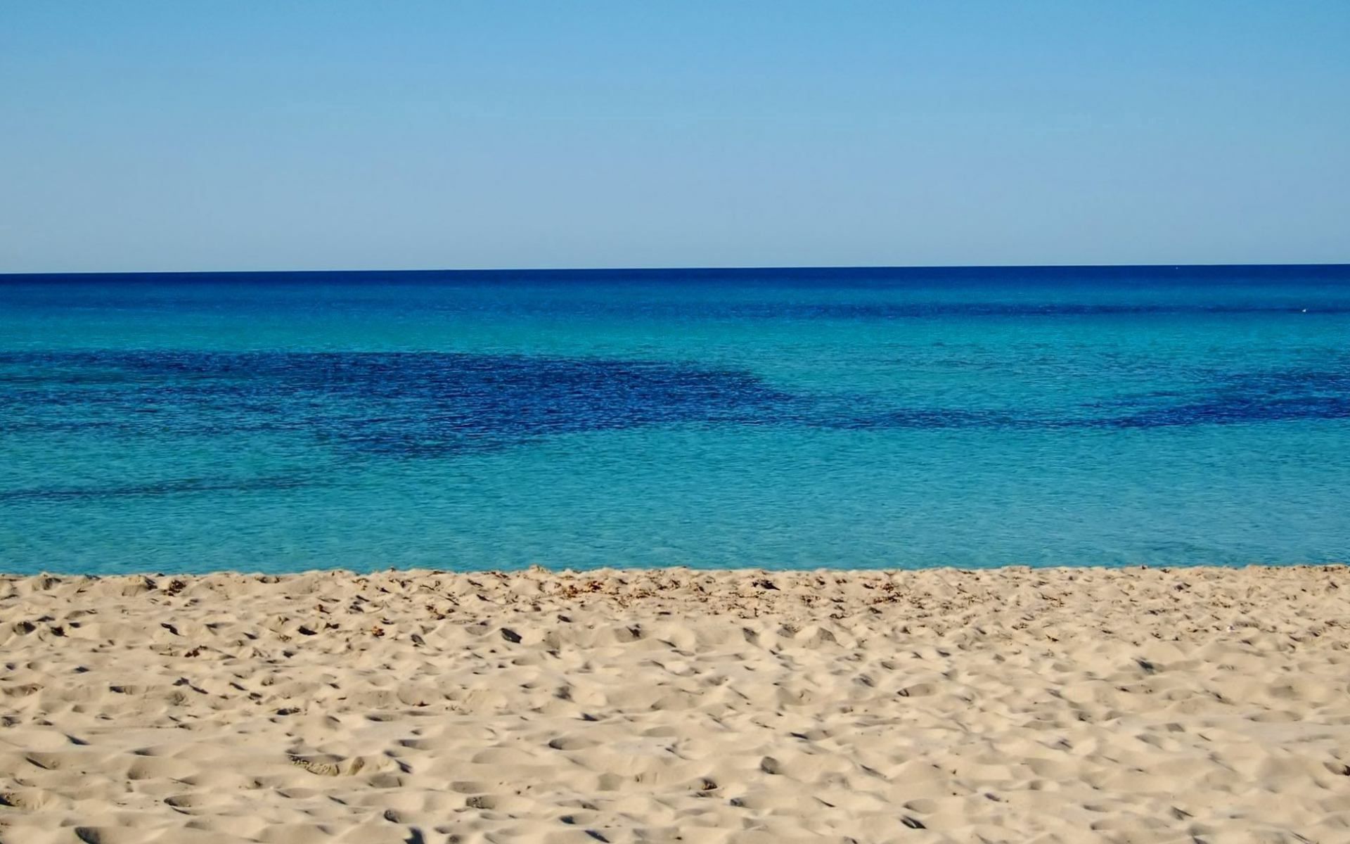 Скачать картинку Песок, Горизонт, Природа, Море, Пляж в телефон бесплатно.