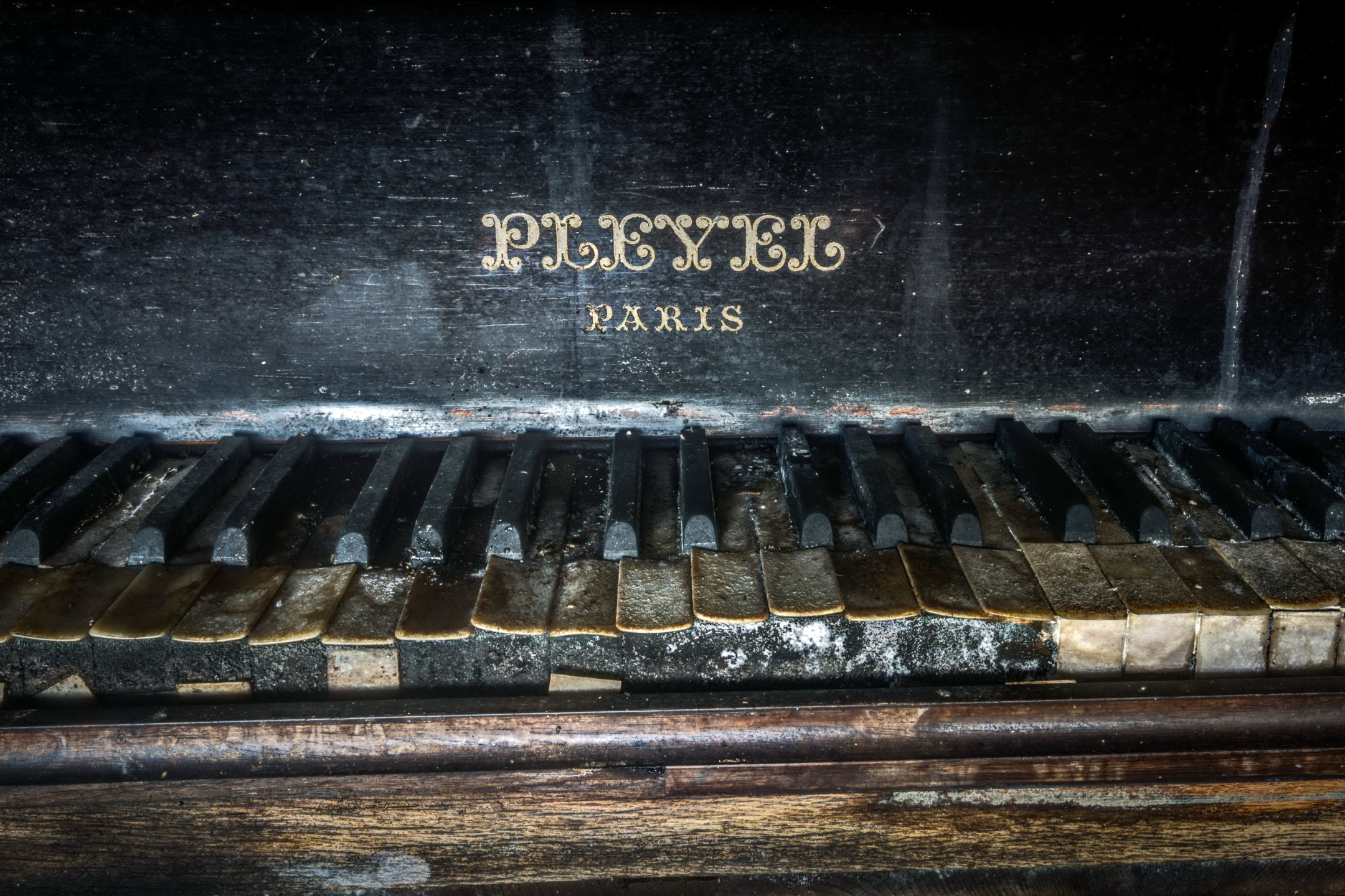 Download mobile wallpaper Music, Piano, Close Up, Old, Instrument for free.