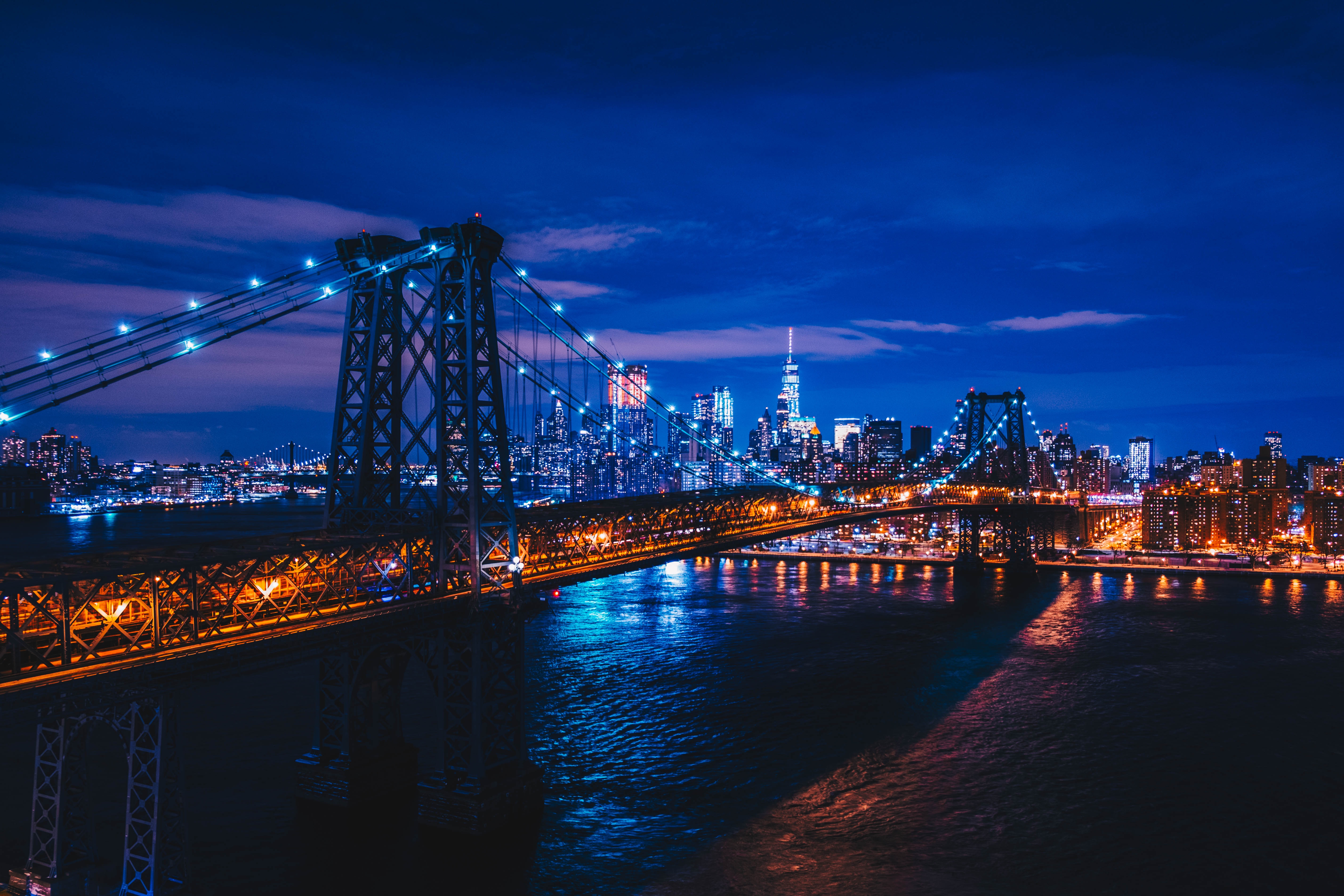 Скачать картинку Мосты, Ночь, Город, Мост, Сша, Нью Йорк, Сделано Человеком, Вильямсбургский Мост в телефон бесплатно.