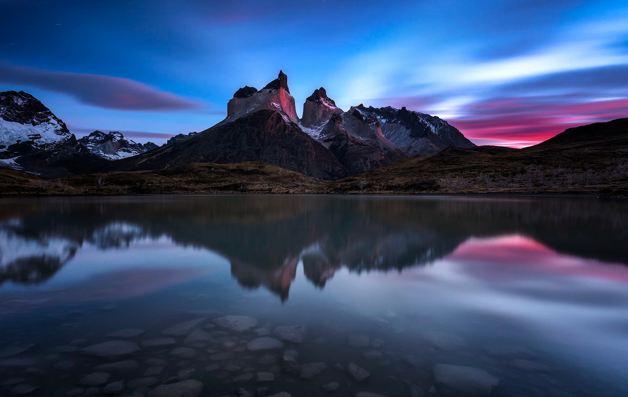 Laden Sie das See, Chile, Patagonien, Berge, Erde/natur, Spiegelung, Nationalpark Torres Del Paine-Bild kostenlos auf Ihren PC-Desktop herunter