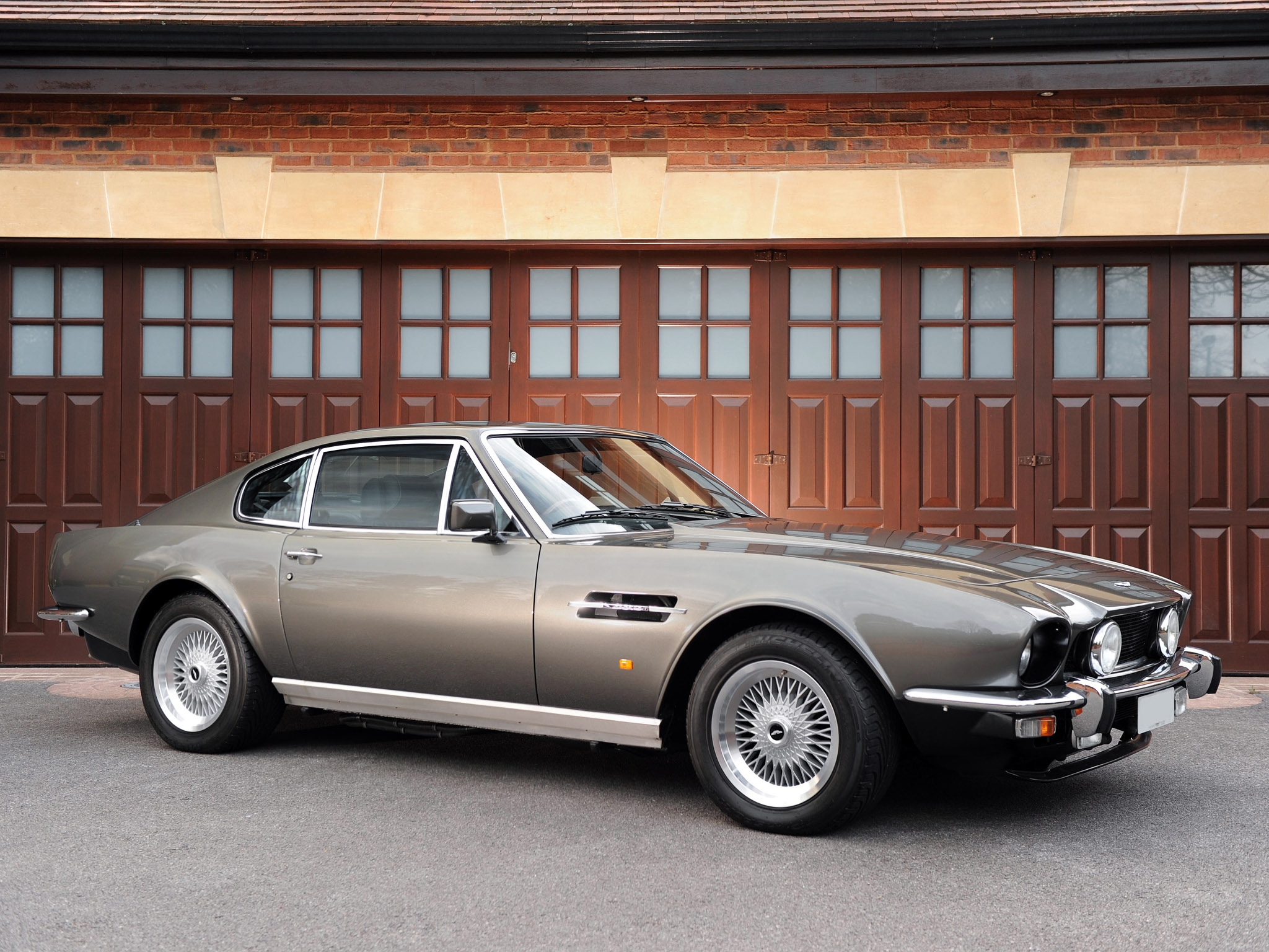 Free download wallpaper Auto, V8, 1972, Grey, Side View, Cars, Aston Martin on your PC desktop