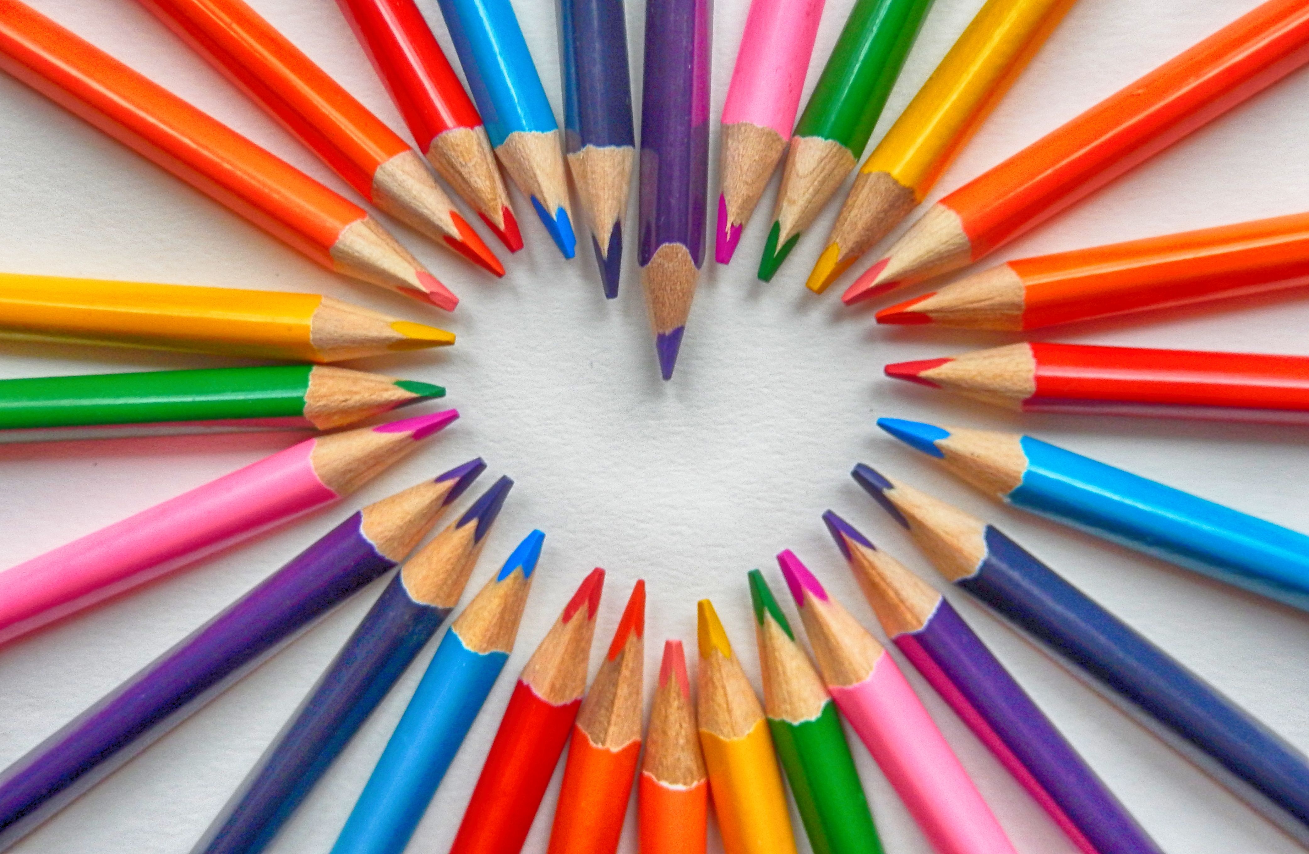 128469 скачать обои цветные карандаши, разное, сердце, набор, точеные - заставки и картинки бесплатно