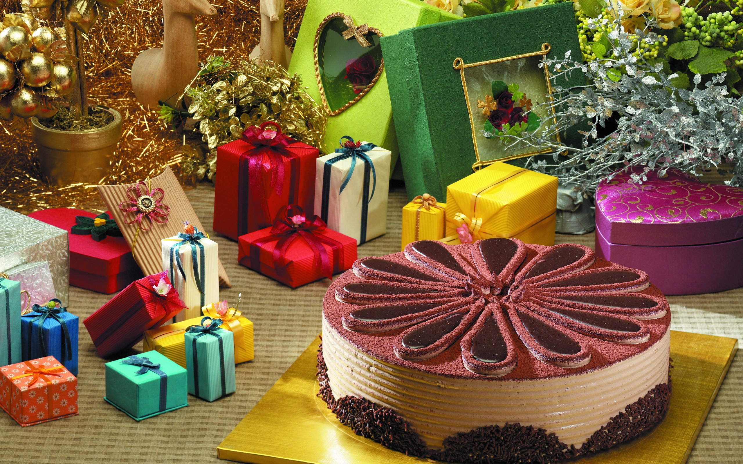 Download mobile wallpaper Christmas, Holiday, Cake, Gift for free.