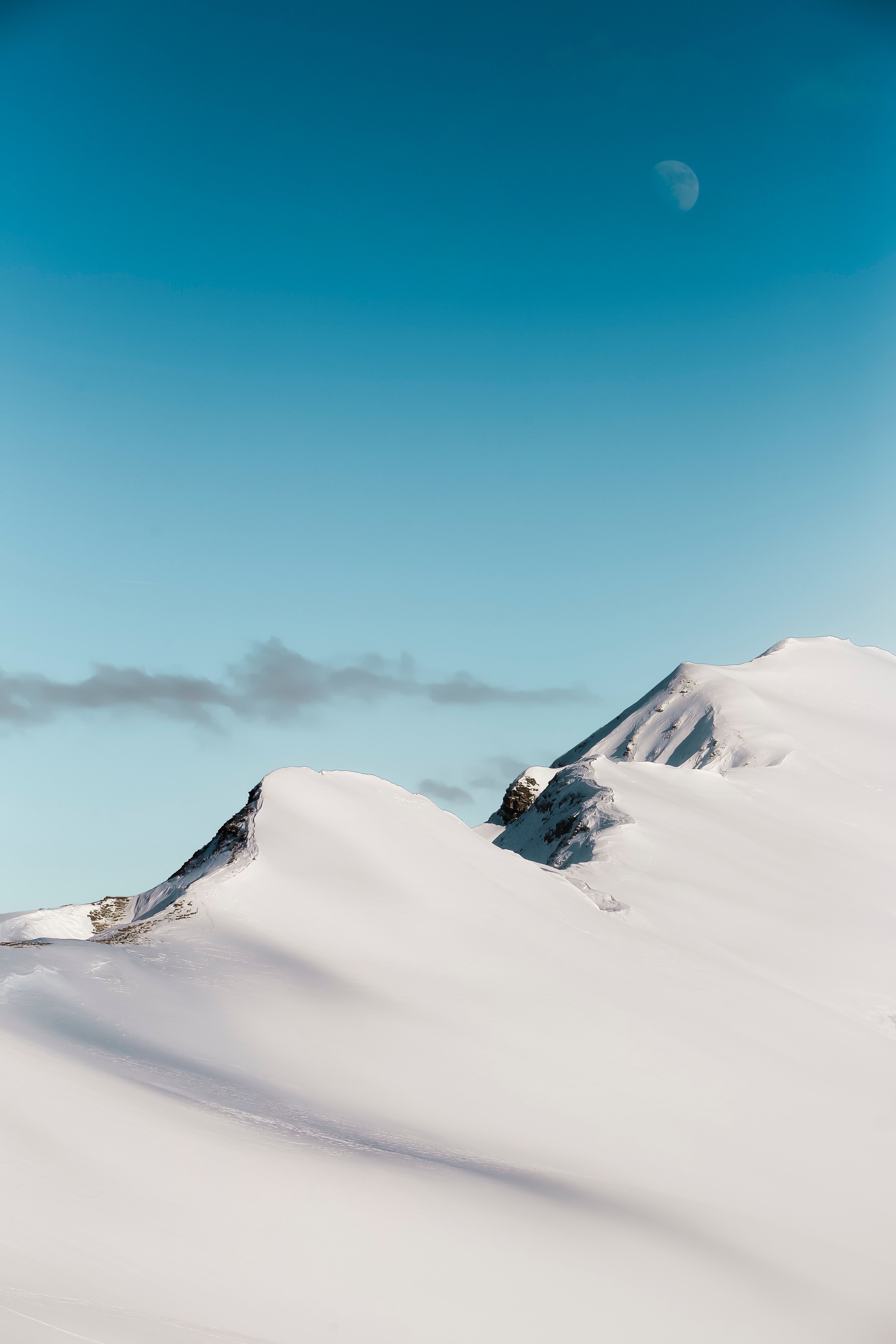 Скачать обои бесплатно Вершина, Небо, Снег, Гора, Холод, Зима, Минимализм картинка на рабочий стол ПК