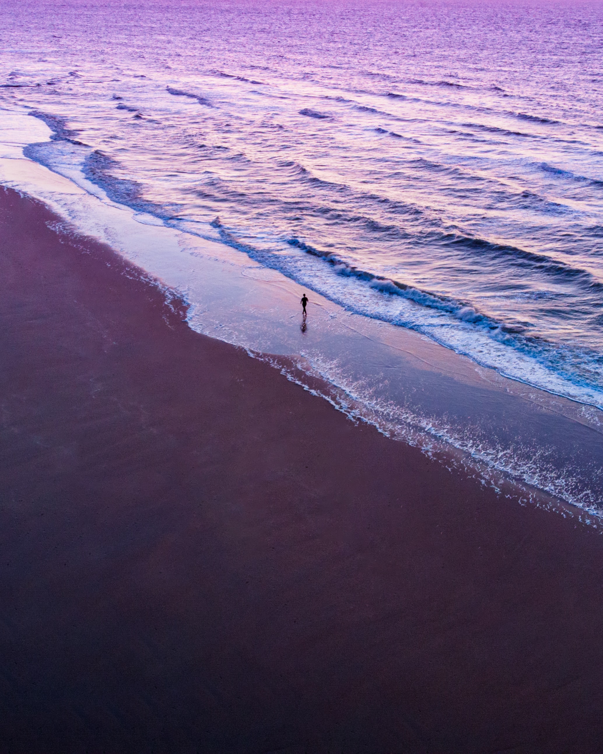 Free download wallpaper View From Above, Miscellanea, Miscellaneous, Human, Person, Sea, Violet, Silhouette, Purple, Loneliness, Beach on your PC desktop